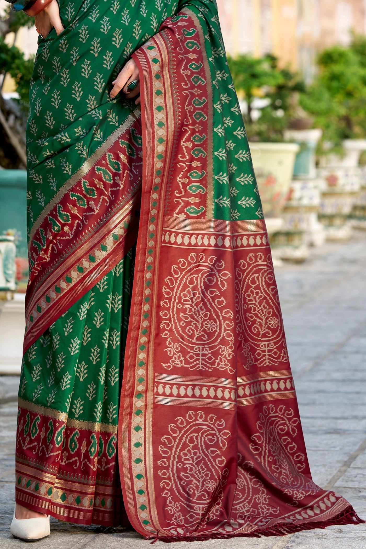 Taj Mahal Dark Green Soft Banarasi Ikkat Silk Woven Saree