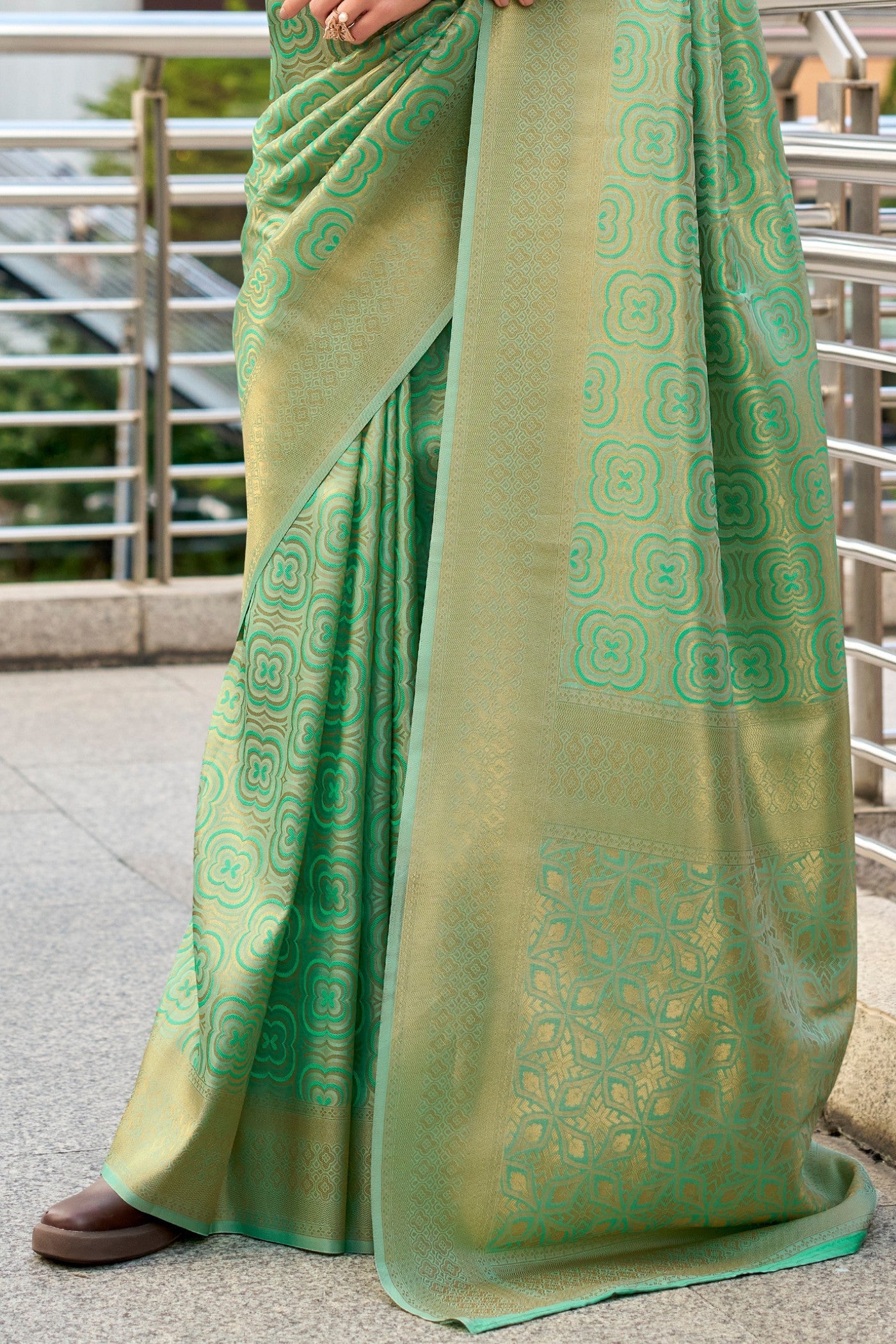 Butterscotch Pistachio Kanchivaram Buttery Silk Weaving Saree