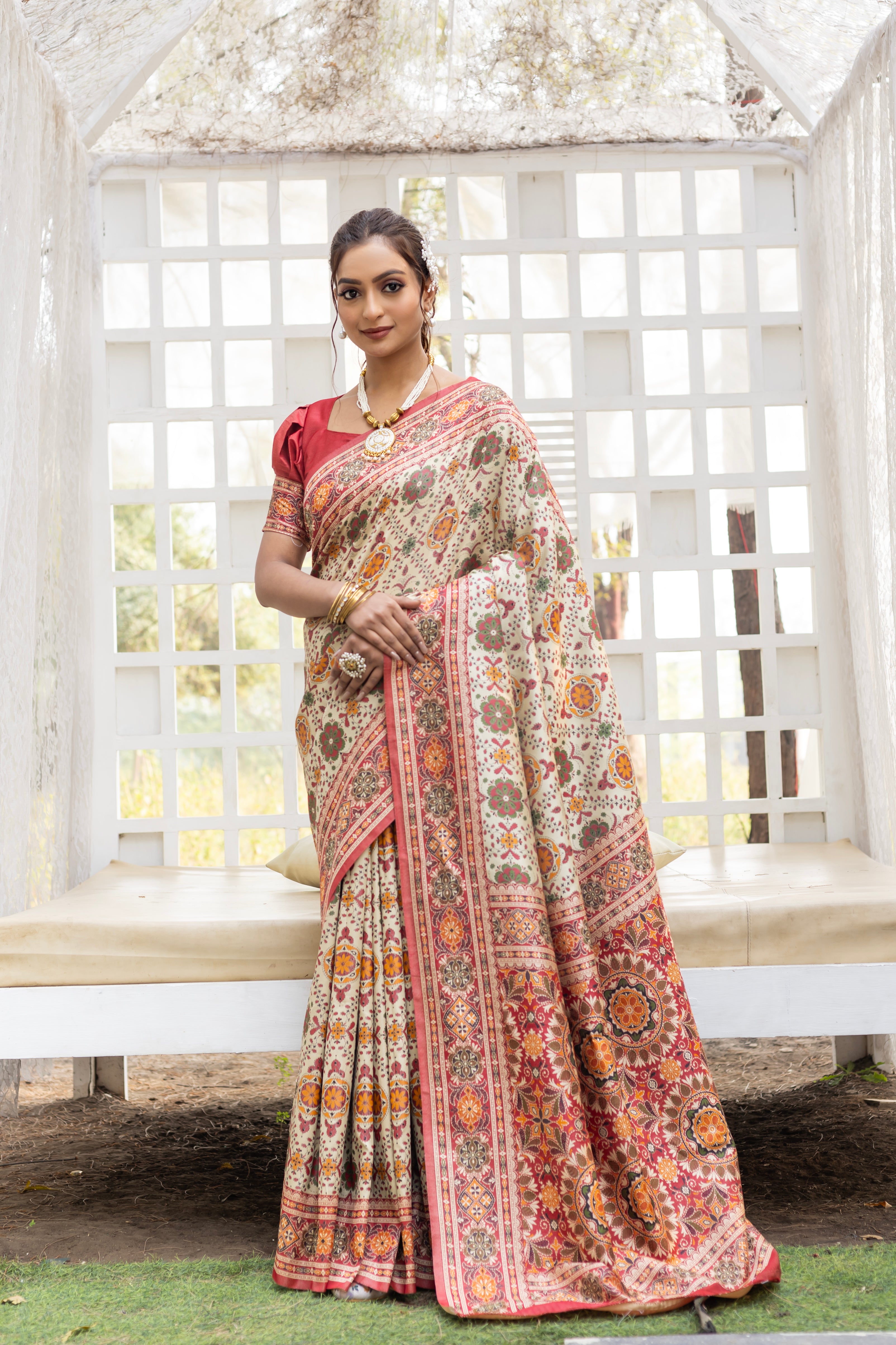 Golden Sand Weaving Patola Silk Saree