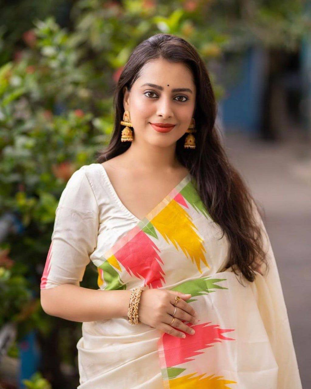 Extraordinary Off White Soft Lichi Silk Weaving Saree