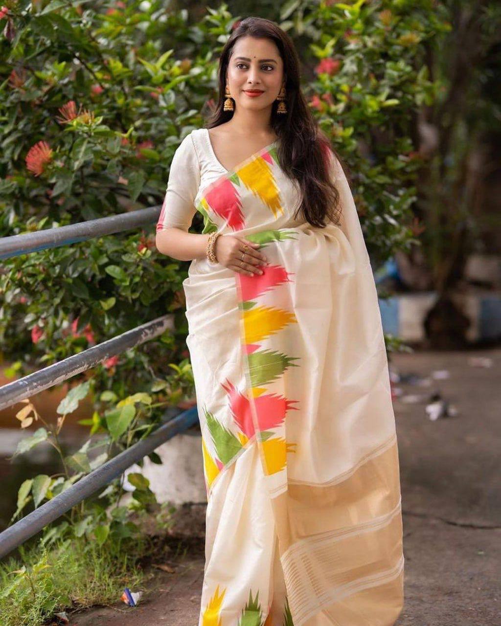 Extraordinary Off White Soft Lichi Silk Weaving Saree