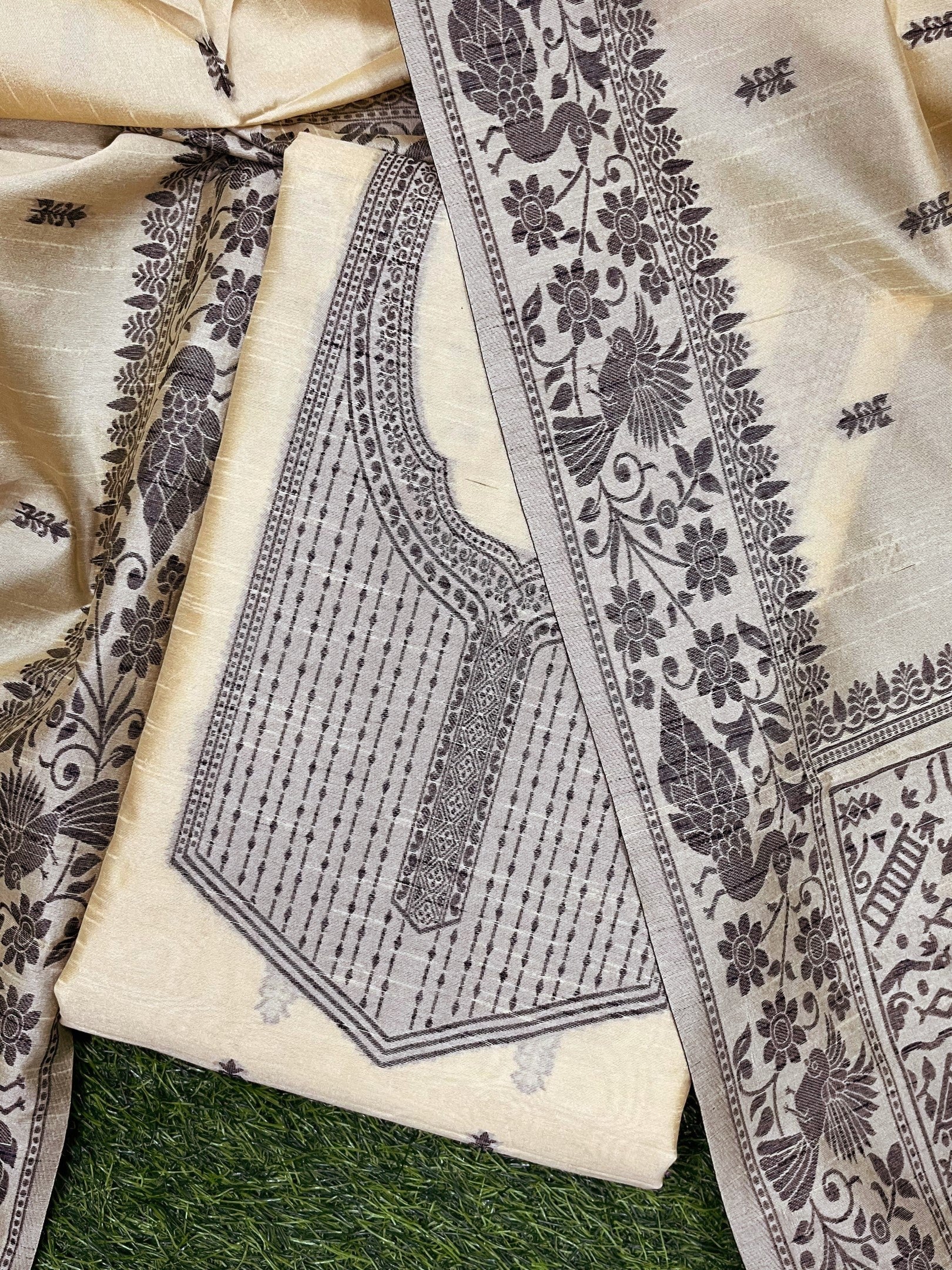 Cream Handloom Raw Silk Warli Work Unstitched 3pis Dress Material