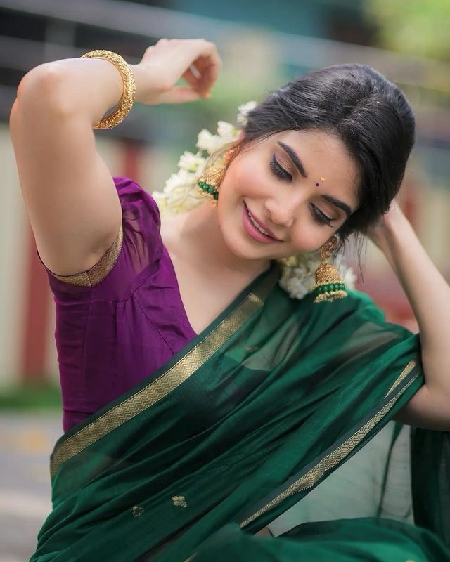 Embrocation Green Cotton Silk Weaving Saree
