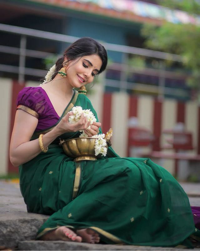 Embrocation Green Cotton Silk Weaving Saree