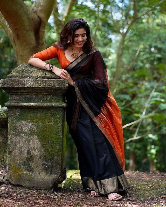 Assemblage Black Soft Silk Weaving Saree