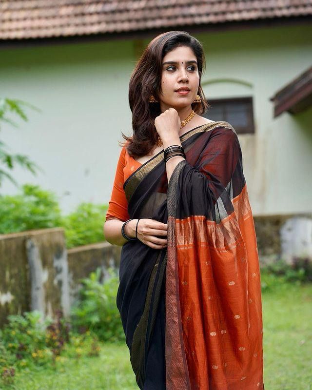 Assemblage Black Soft Silk Weaving Saree