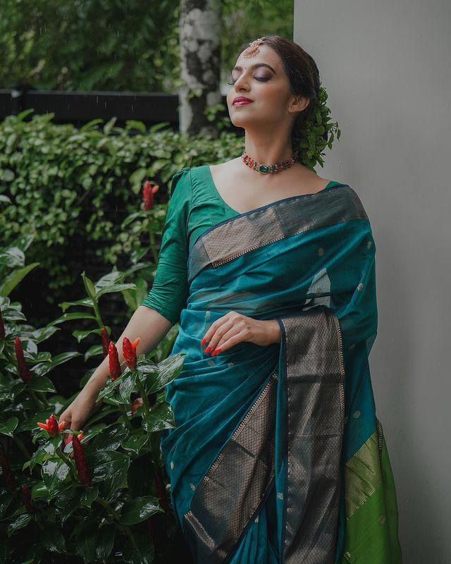 Gorgeous Rama Soft Silk Weaving Saree