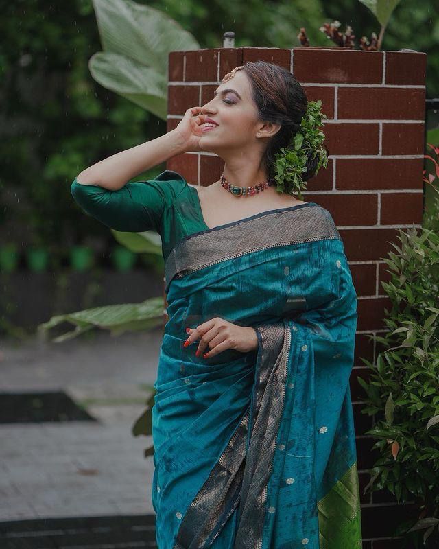 Gorgeous Rama Soft Silk Weaving Saree