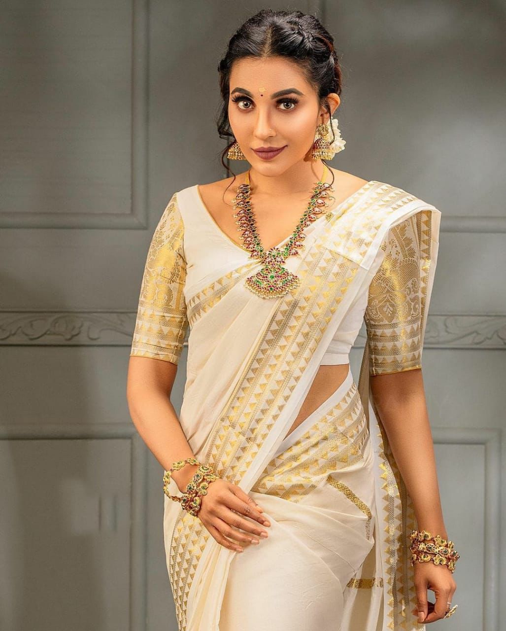 Embrocation Eggshell Soft Silk Weaving Saree