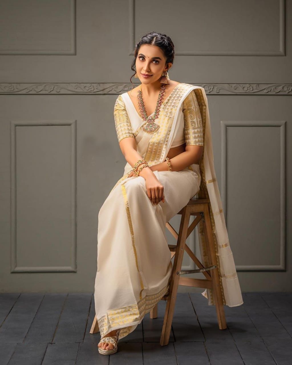 Embrocation Eggshell Soft Silk Weaving Saree