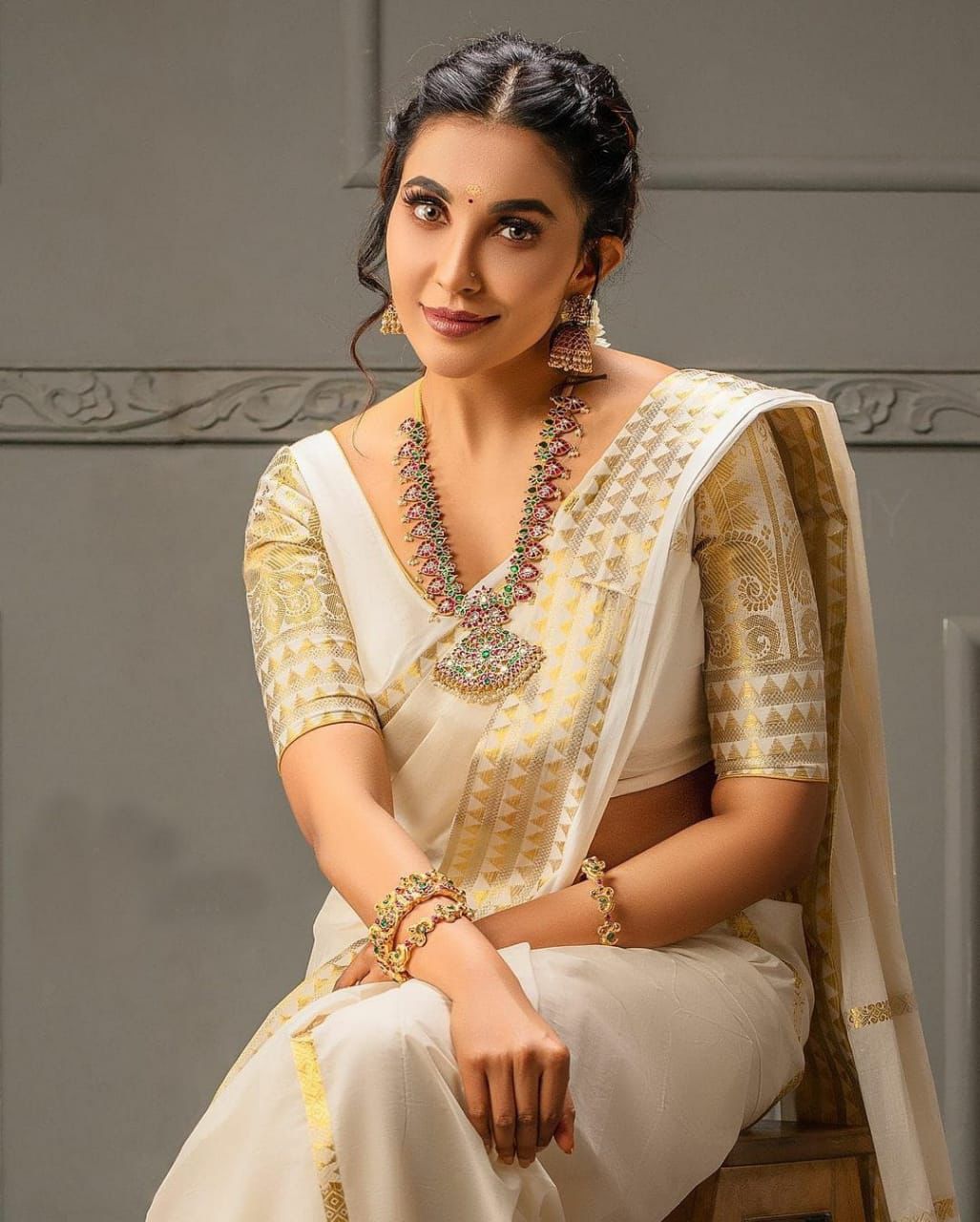 Embrocation Eggshell Soft Silk Weaving Saree