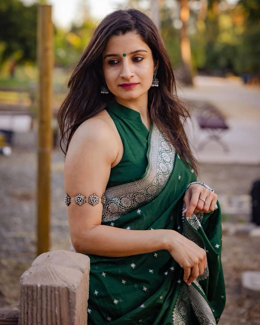 Exquisite Green Cotton Silk Weaving Saree