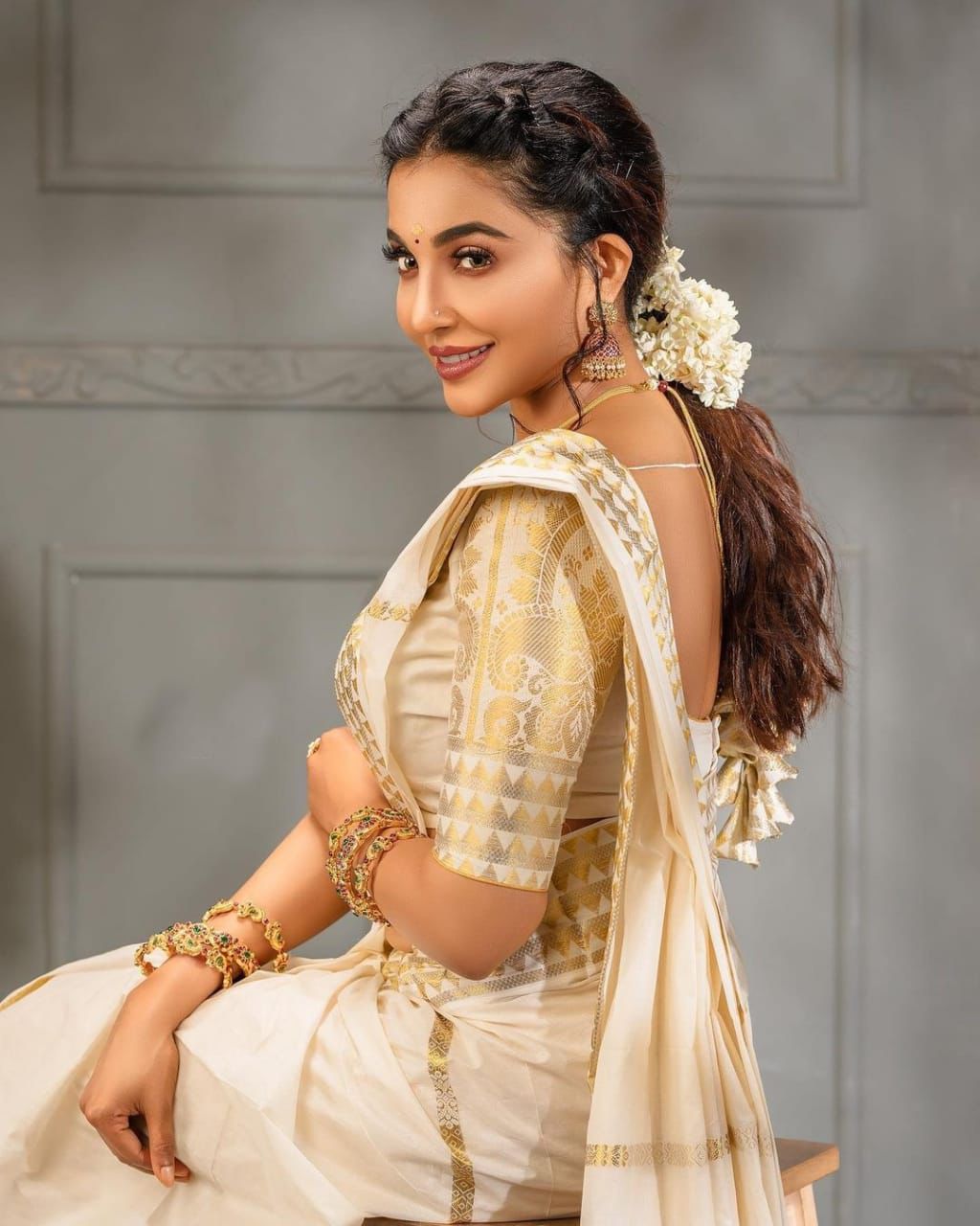 Embrocation Eggshell Soft Silk Weaving Saree