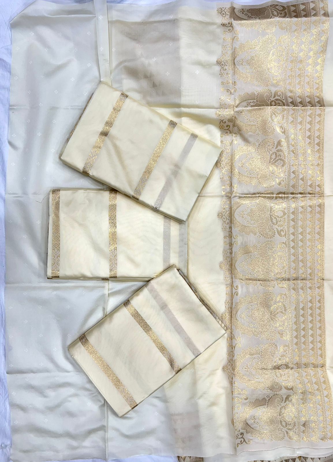 Embrocation Eggshell Soft Silk Weaving Saree