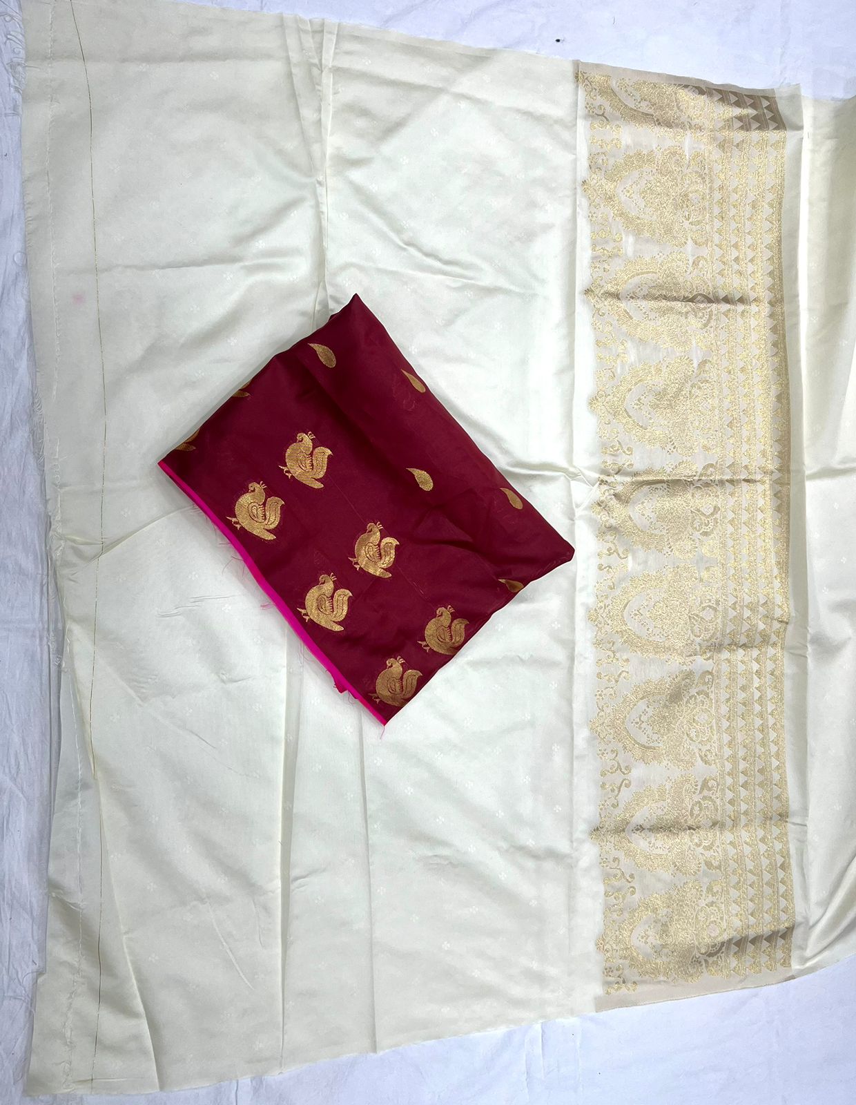Unguent Off White Soft Silk Weaving Saree