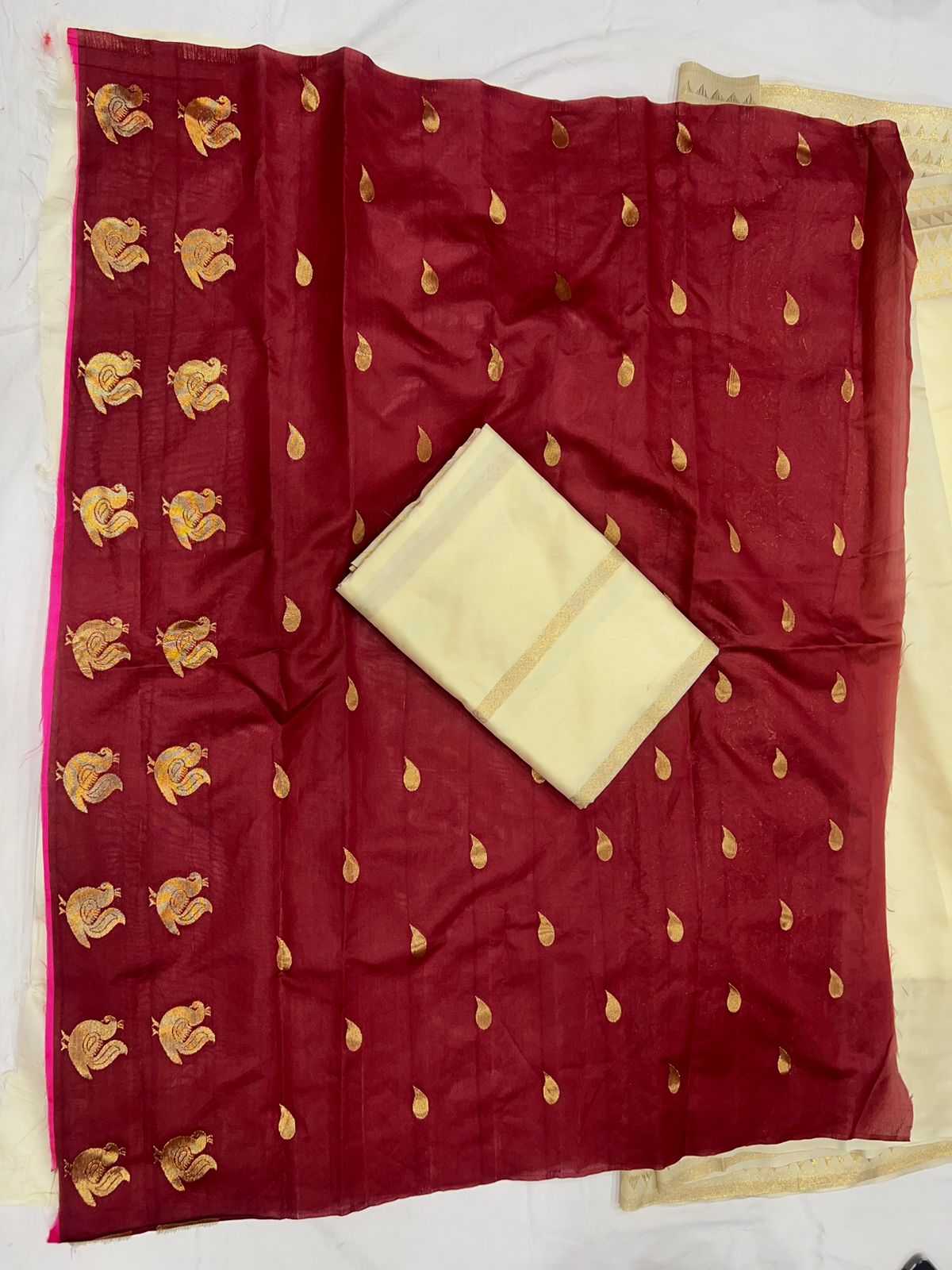 Unguent Off White Soft Silk Weaving Saree