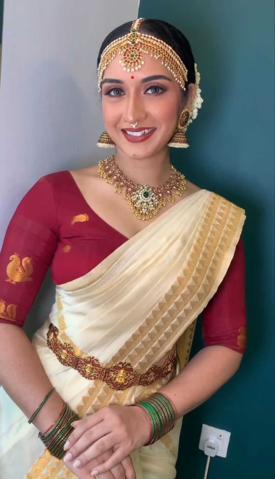 Unguent Off White Soft Silk Weaving Saree