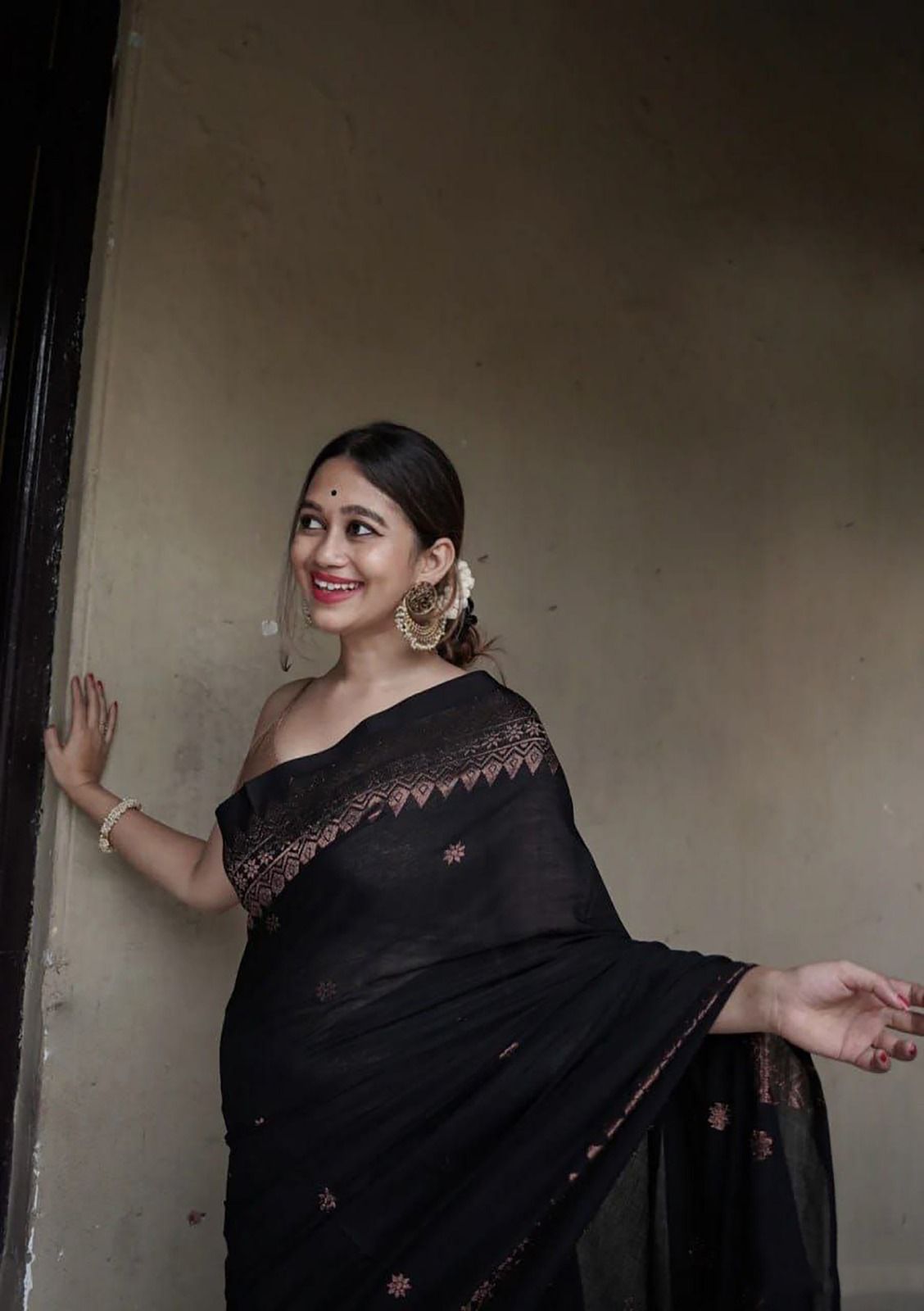 Incredible Black Soft Silk Weaving Saree