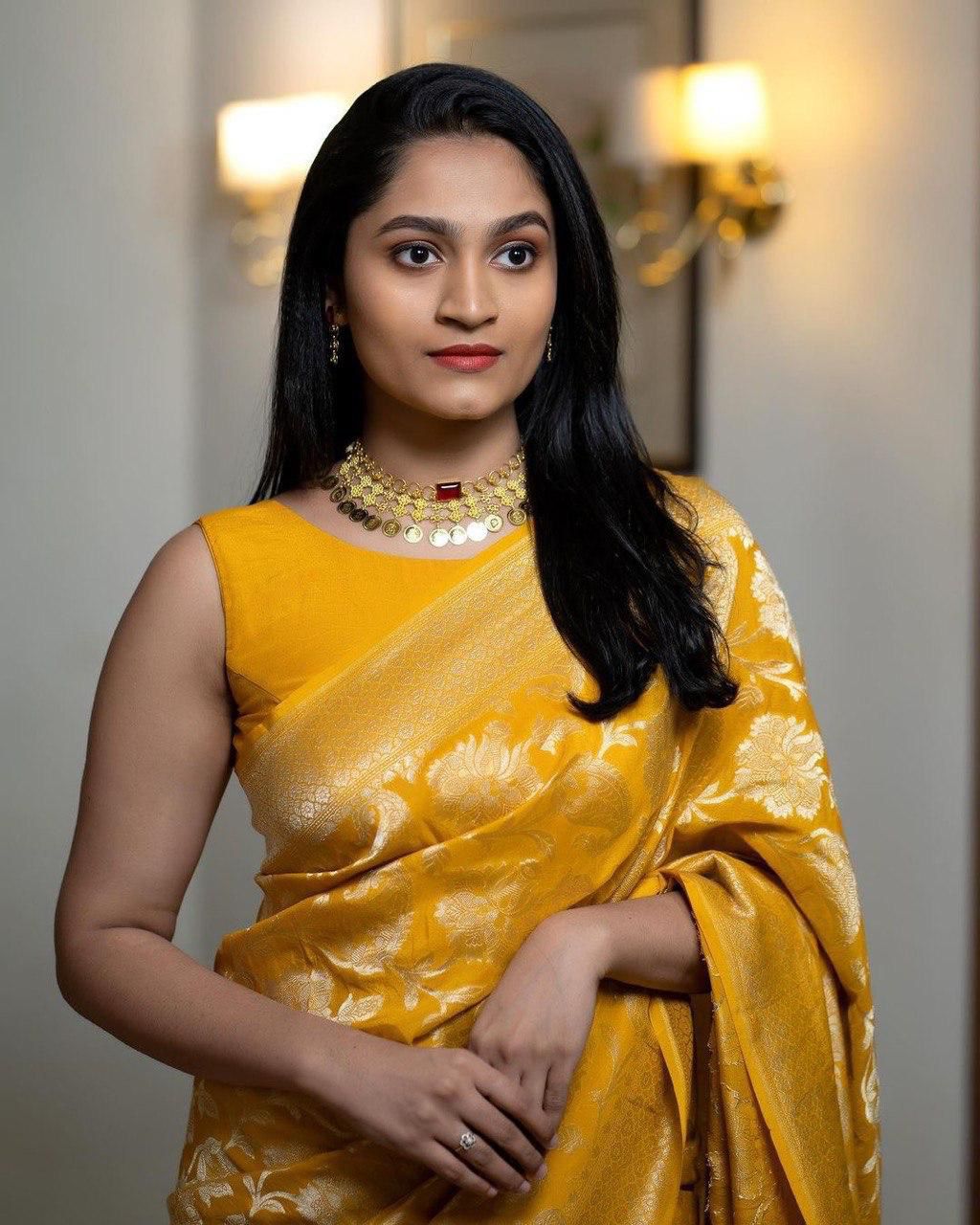 Parchment Yellow Soft Silk Weaving Saree
