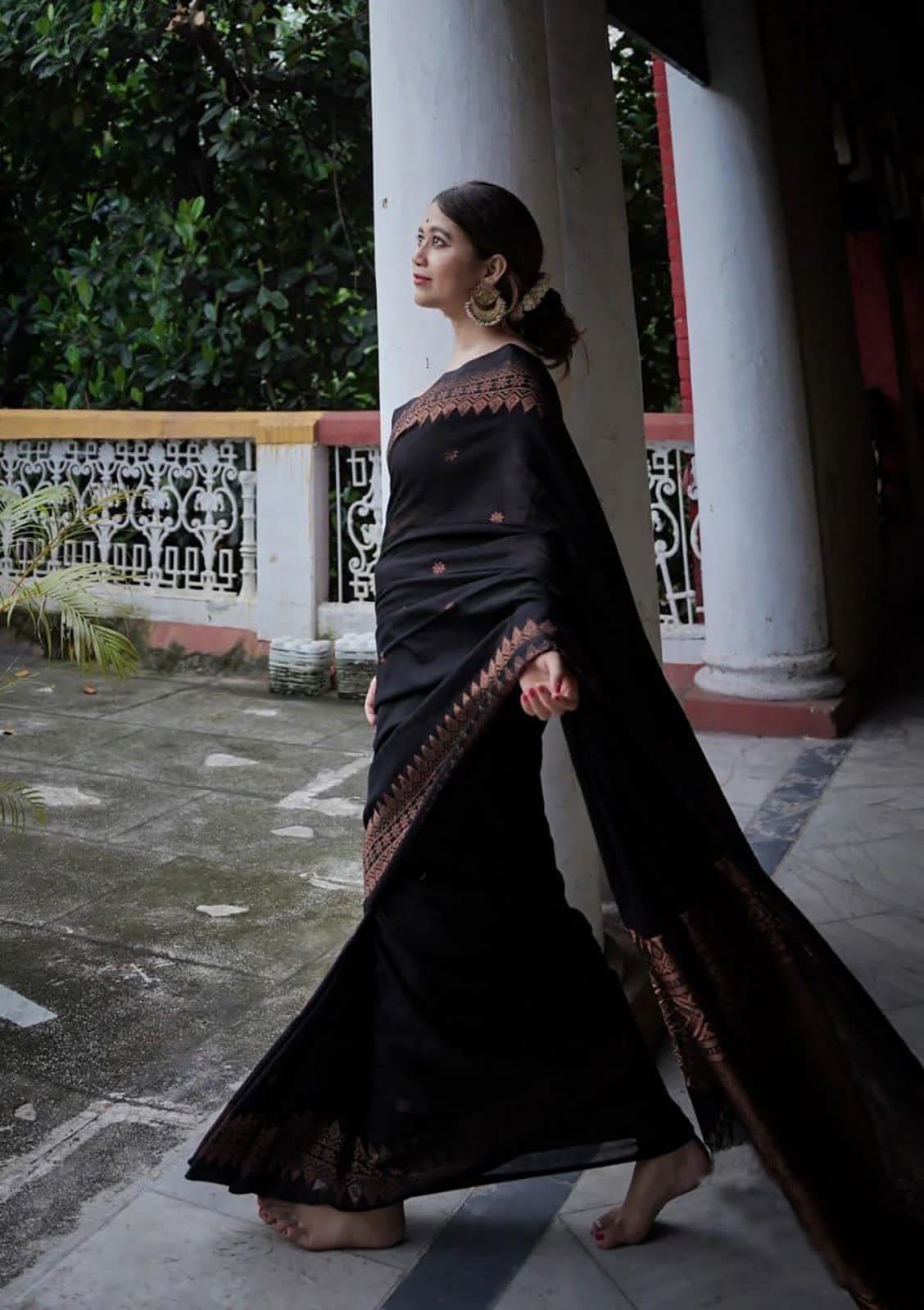 Incredible Black Soft Silk Weaving Saree