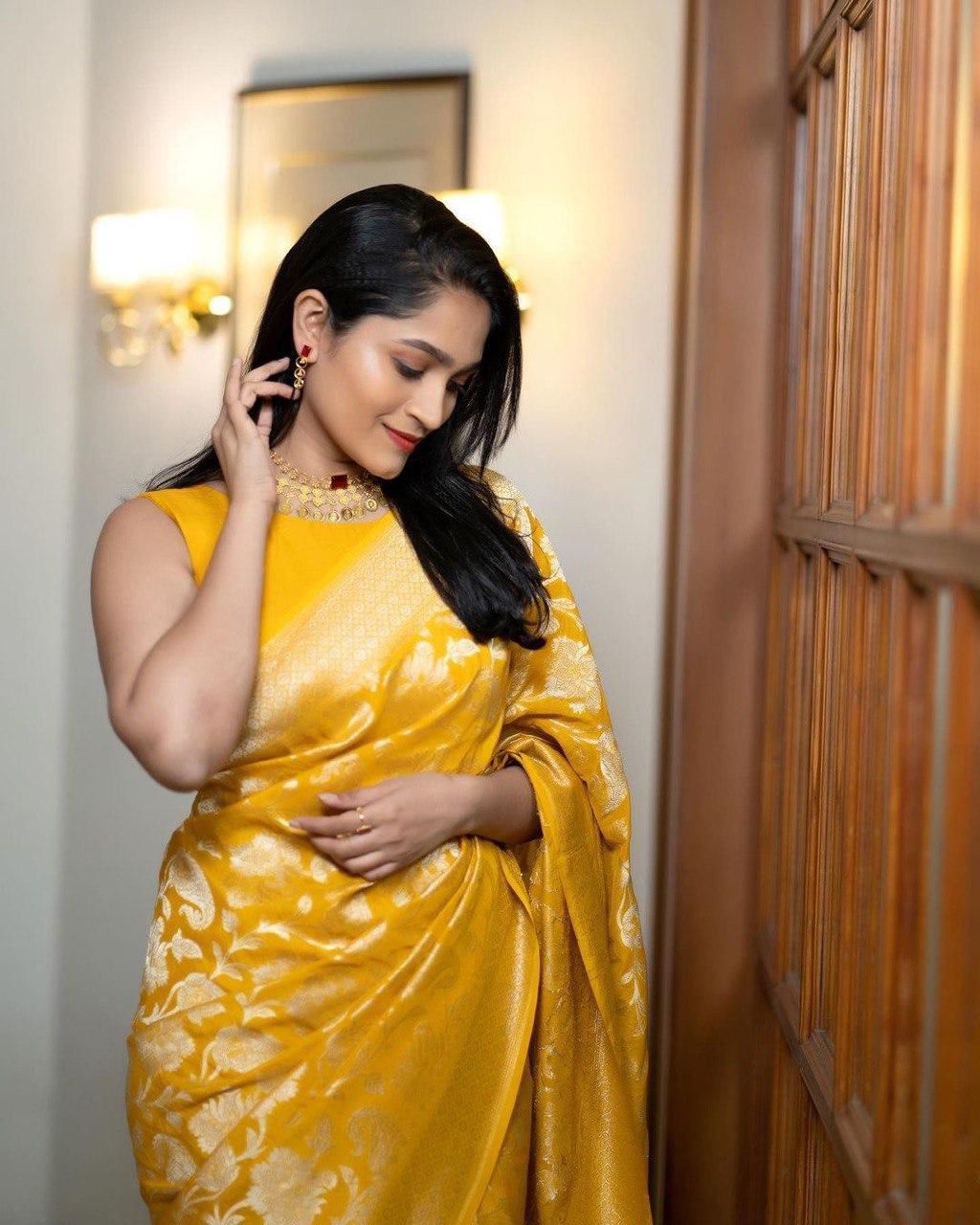 Parchment Yellow Soft Silk Weaving Saree