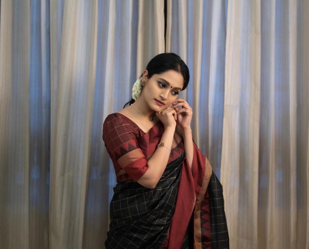 Stunning Black Soft Silk Weaving Saree