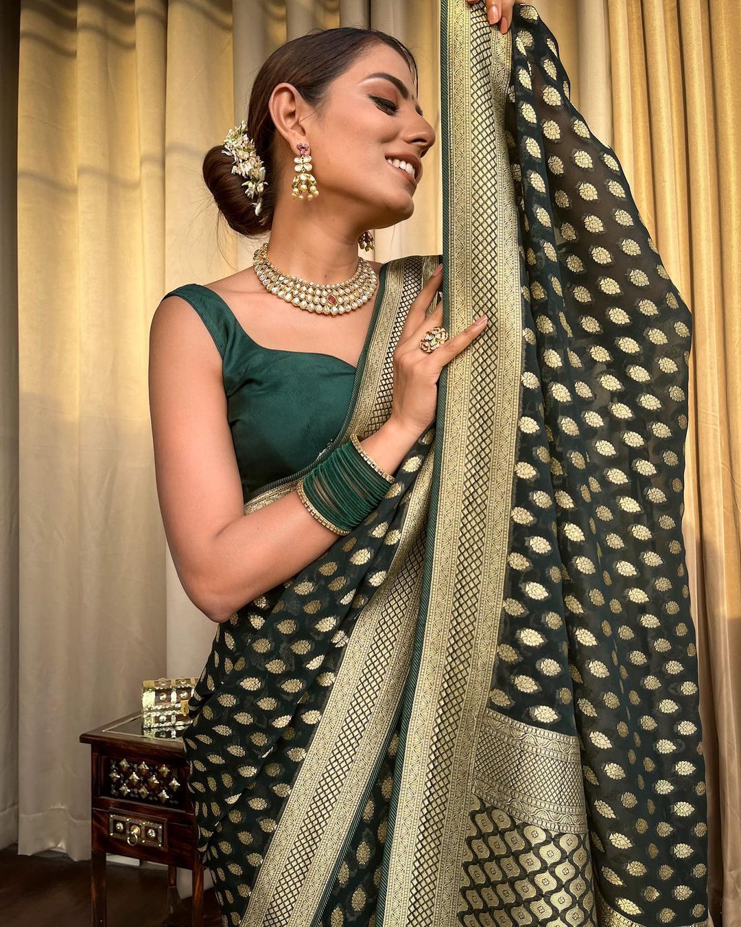 Entrancing Green Soft Banarasi Silk Weaving Saree