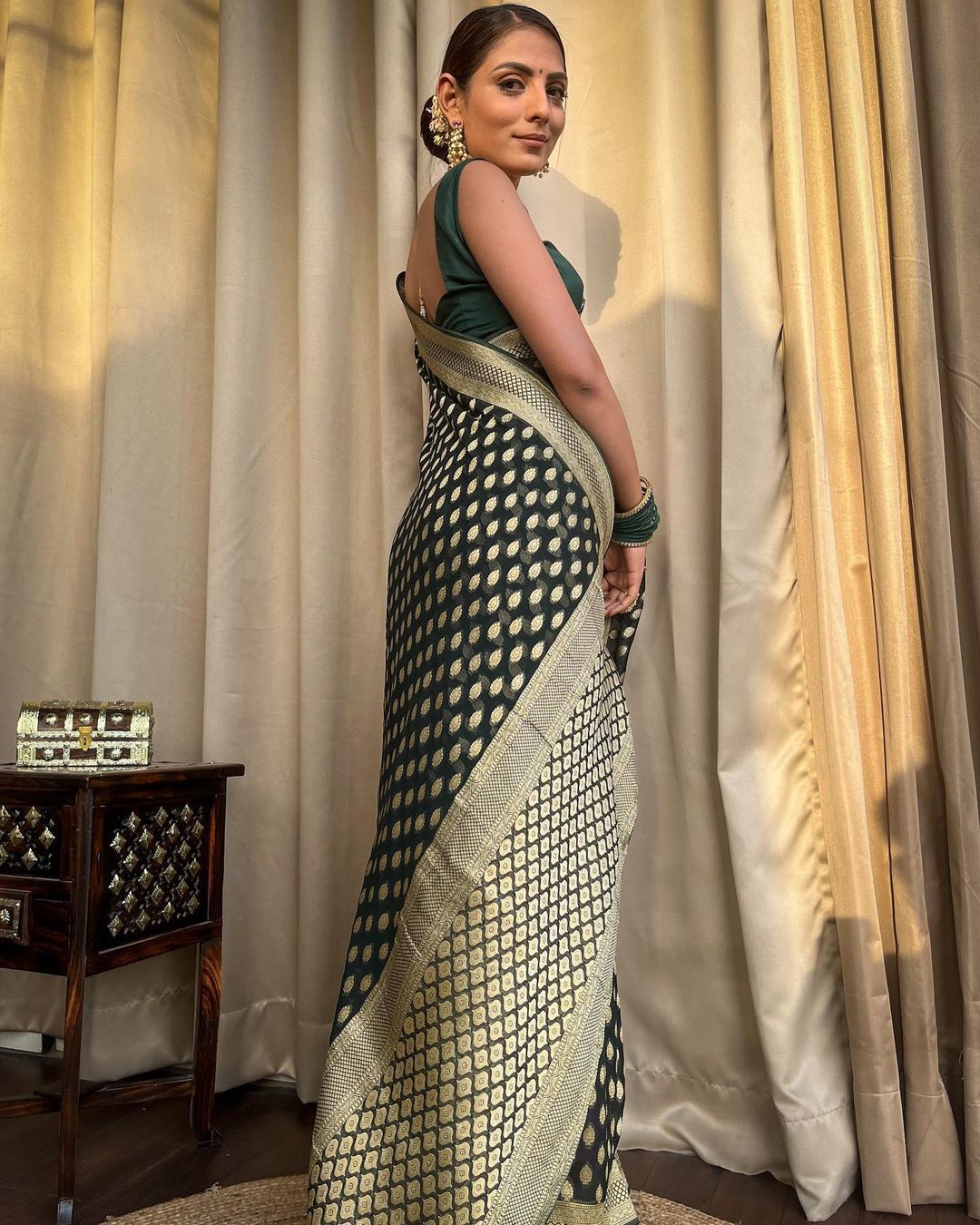 Entrancing Green Soft Banarasi Silk Weaving Saree