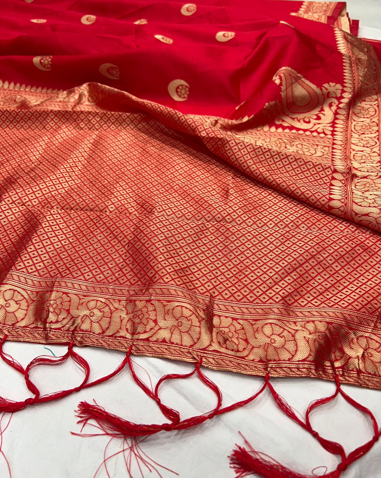 Brilliant Red Soft Silk Weaving Saree