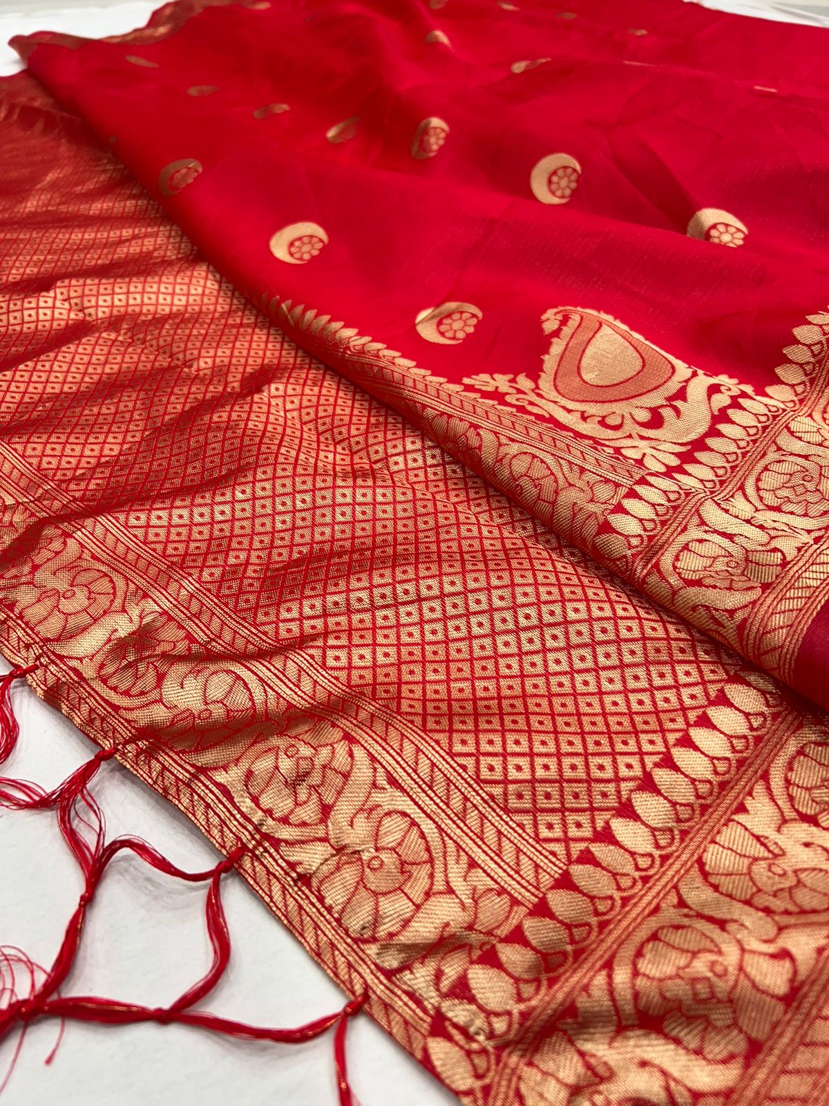 Brilliant Red Soft Silk Weaving Saree