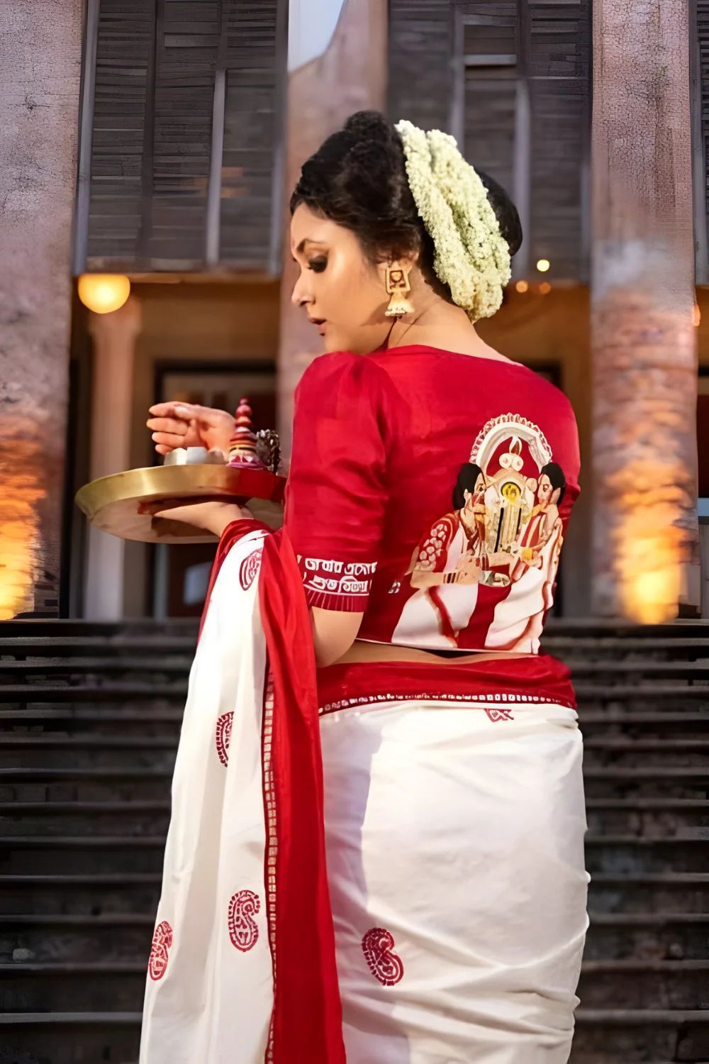 Gorgeous White And Red Soft Silk Weaving Saree