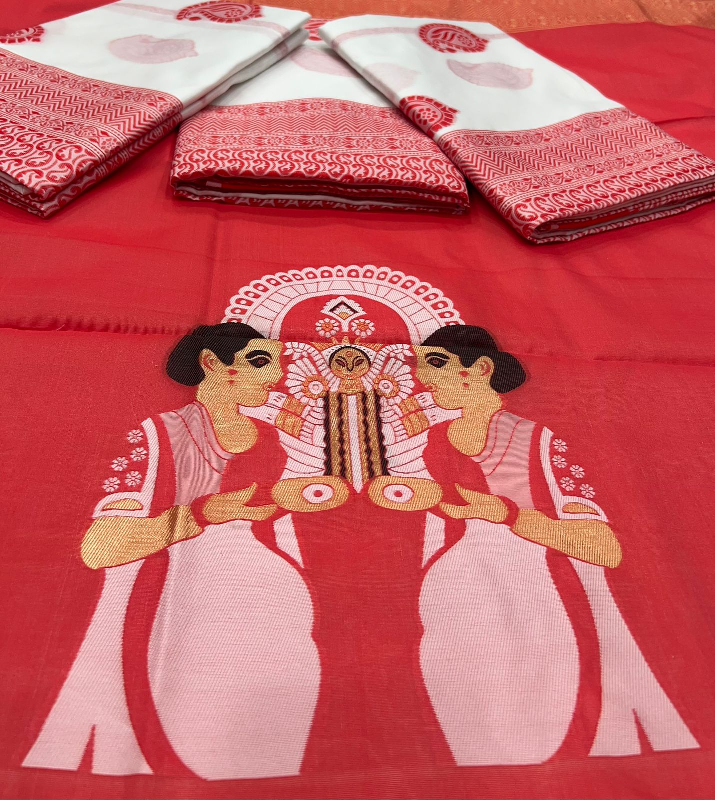 Gorgeous White And Red Soft Silk Weaving Saree