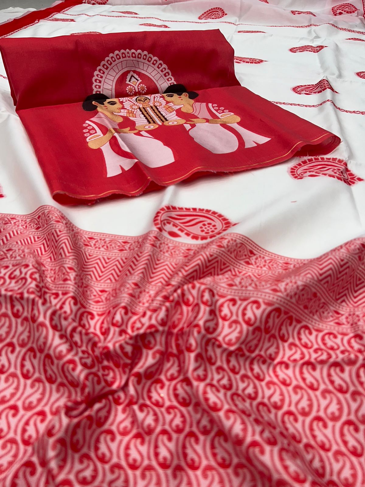 Gorgeous White And Red Soft Silk Weaving Saree