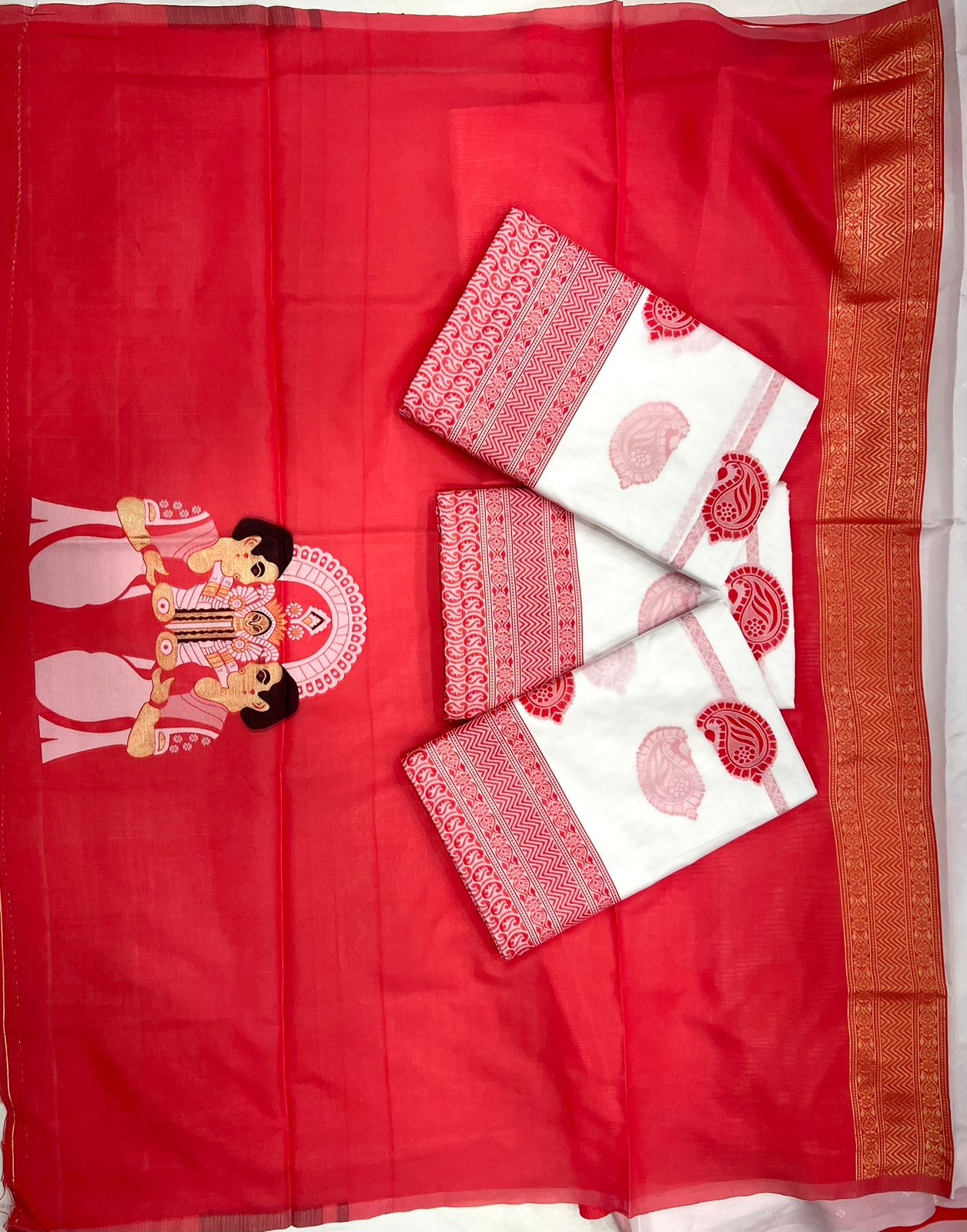 Gorgeous White And Red Soft Silk Weaving Saree