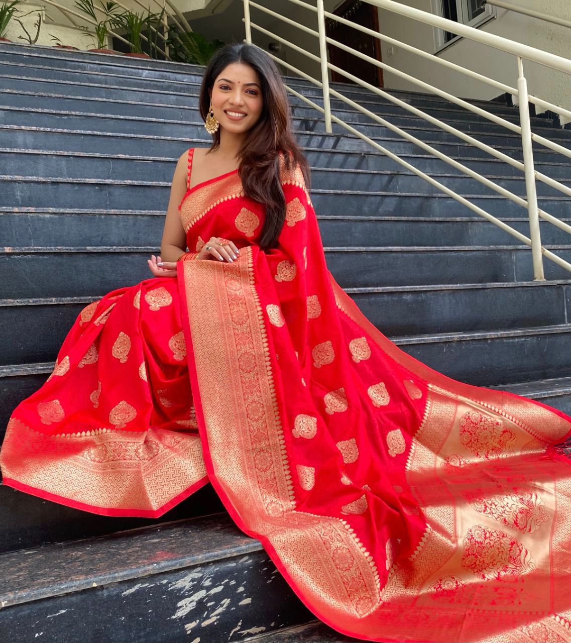 Unique Red Soft Silk Weaving Saree