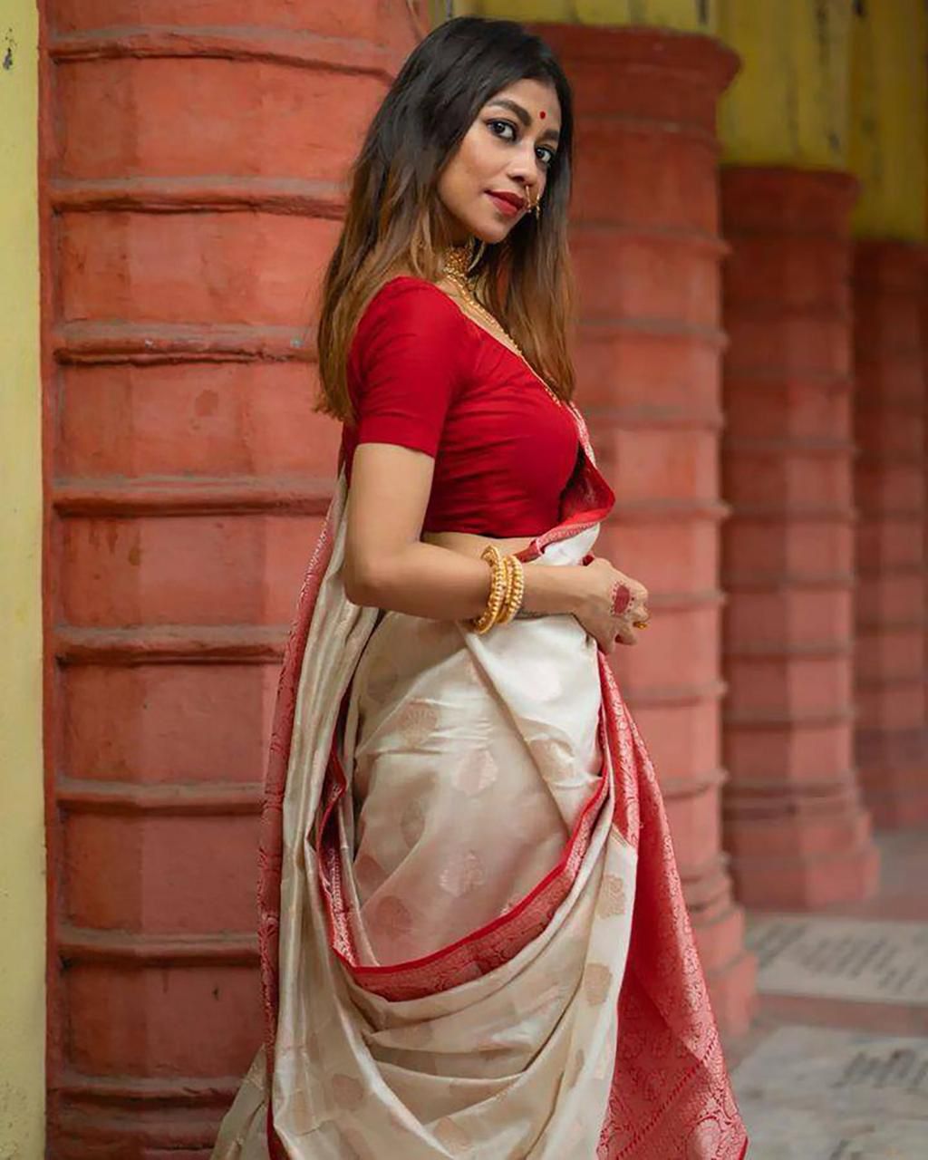 Extraordinary White And Red Soft Silk Weaving Saree