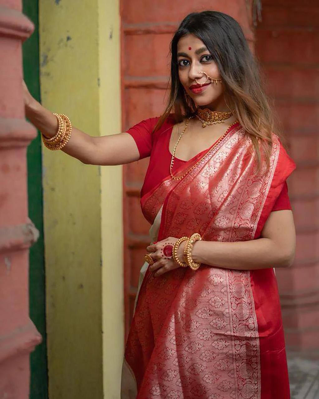 Extraordinary White And Red Soft Silk Weaving Saree