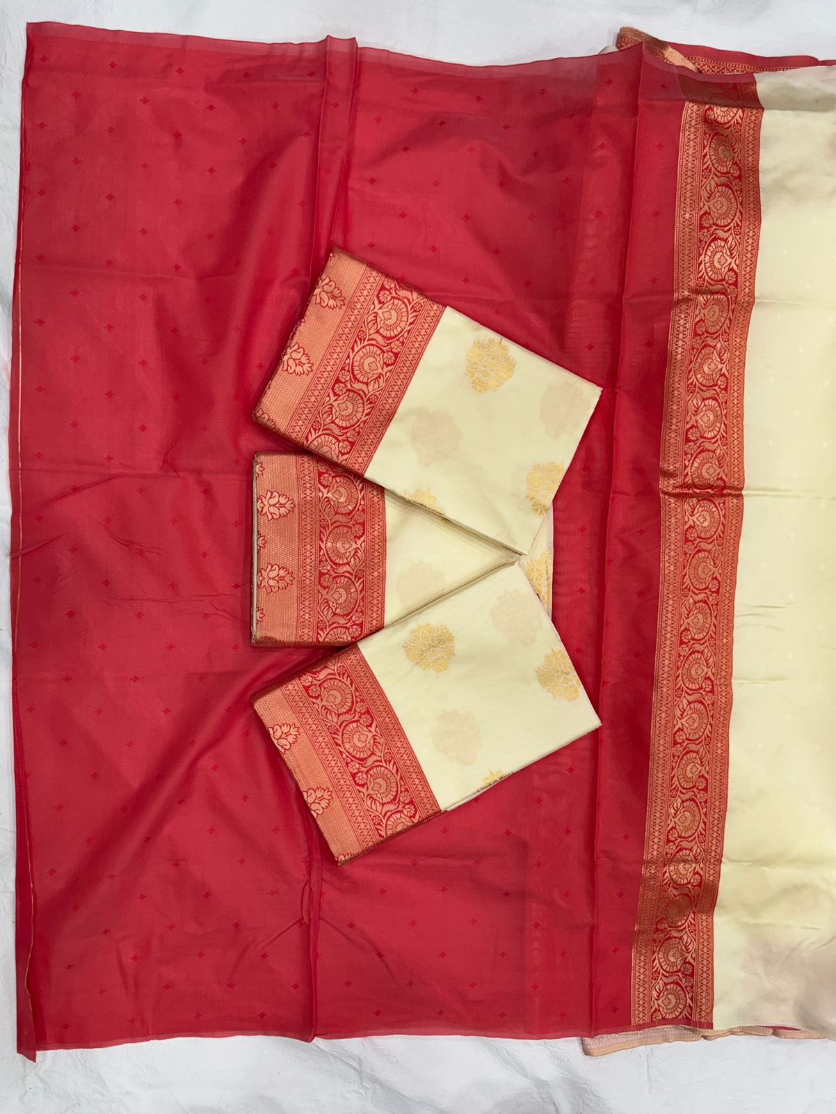 Extraordinary White And Red Soft Silk Weaving Saree