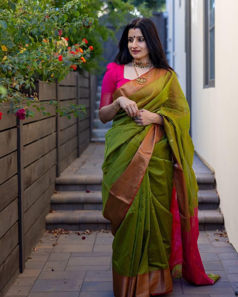 Radiant Green Soft Silk Weaving Saree