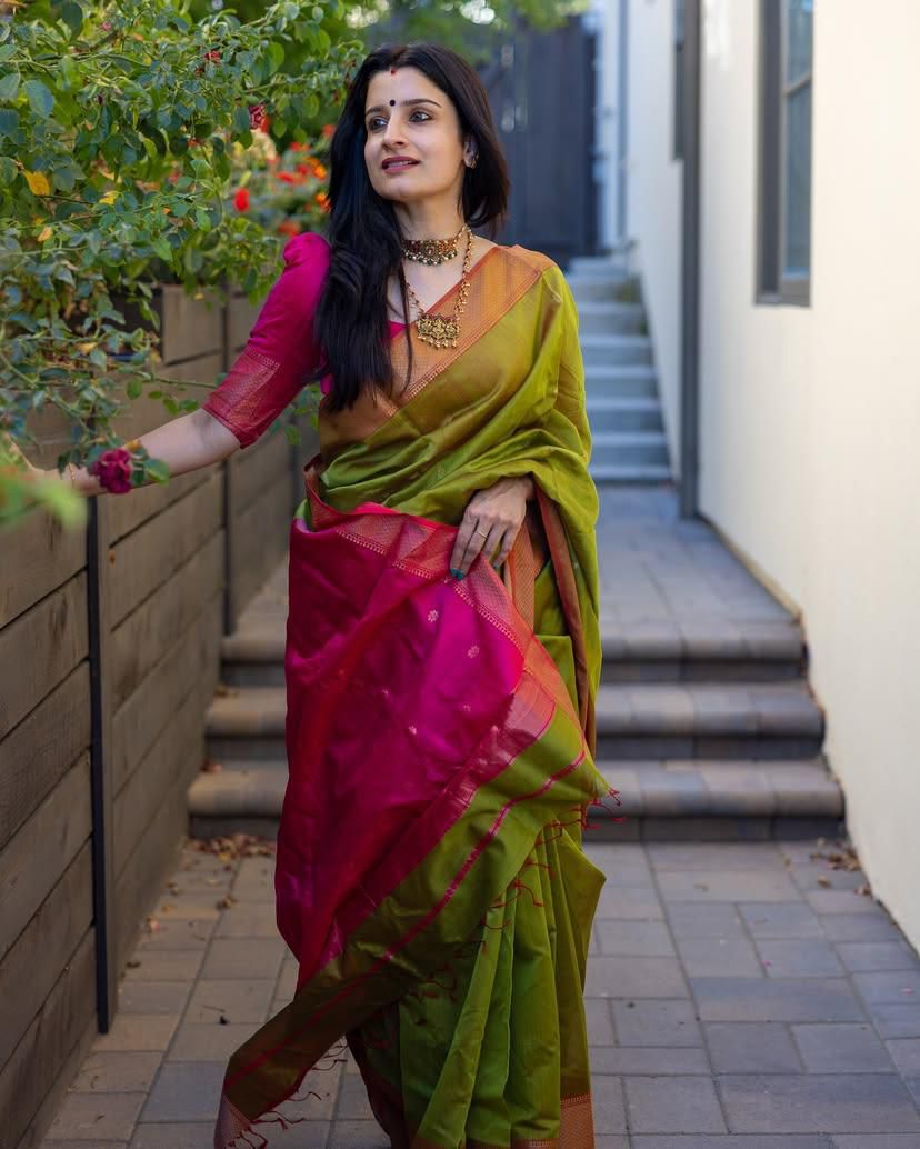 Radiant Green Soft Silk Weaving Saree