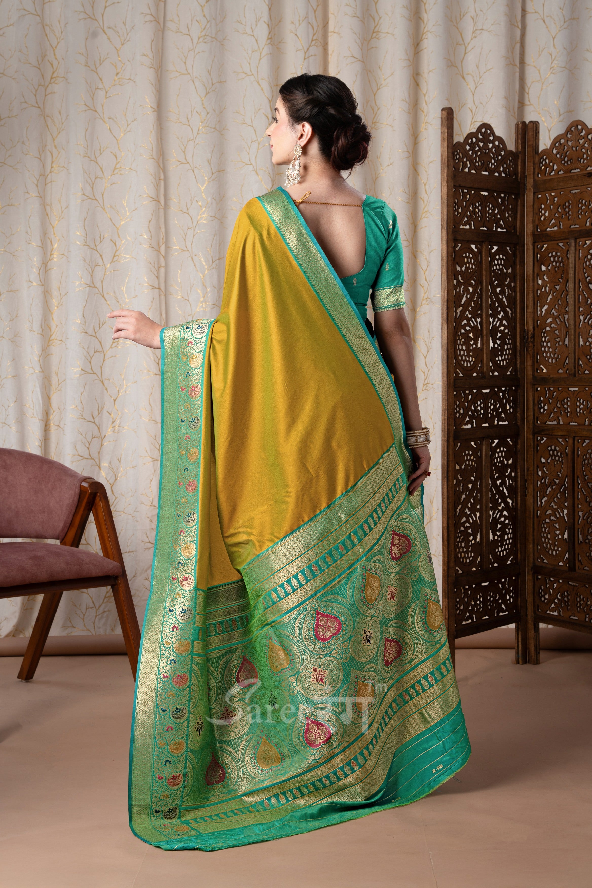 Defender Sag Green Pure Soft Banarasi Silk Weaving Saree