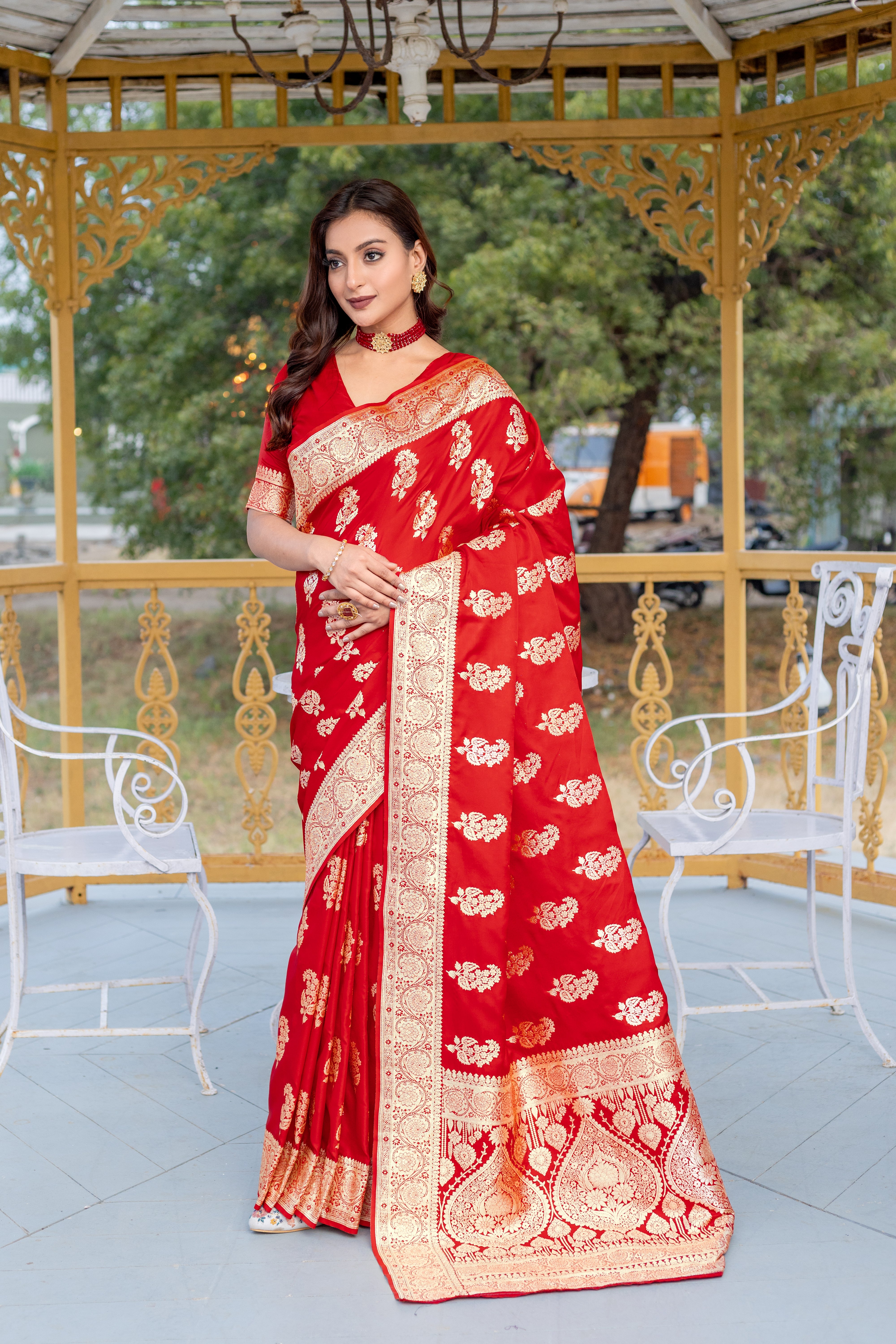 Slatted blinds Red Zari Twisted Banarasi Satin Silk Saree