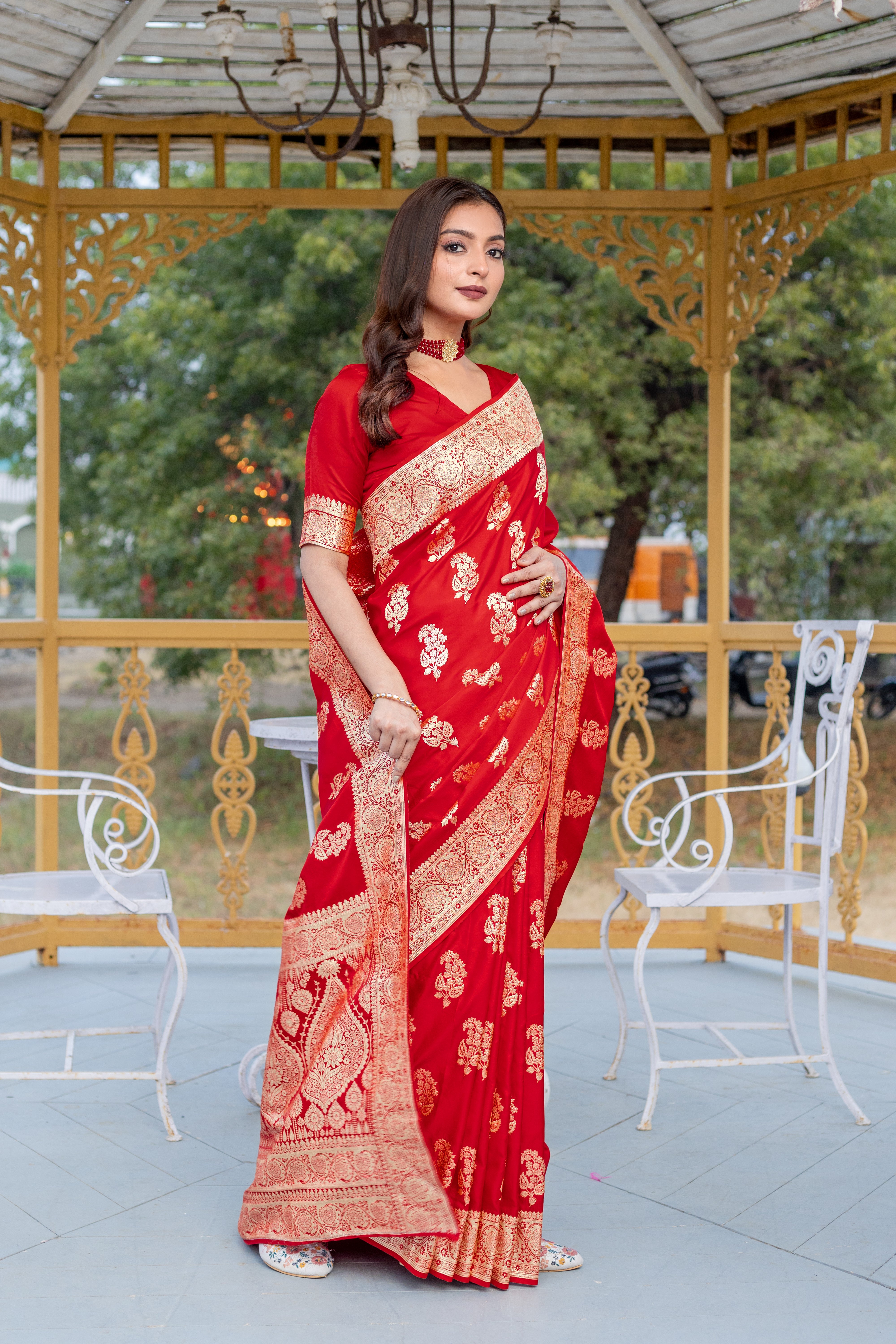 Slatted blinds Red Zari Twisted Banarasi Satin Silk Saree