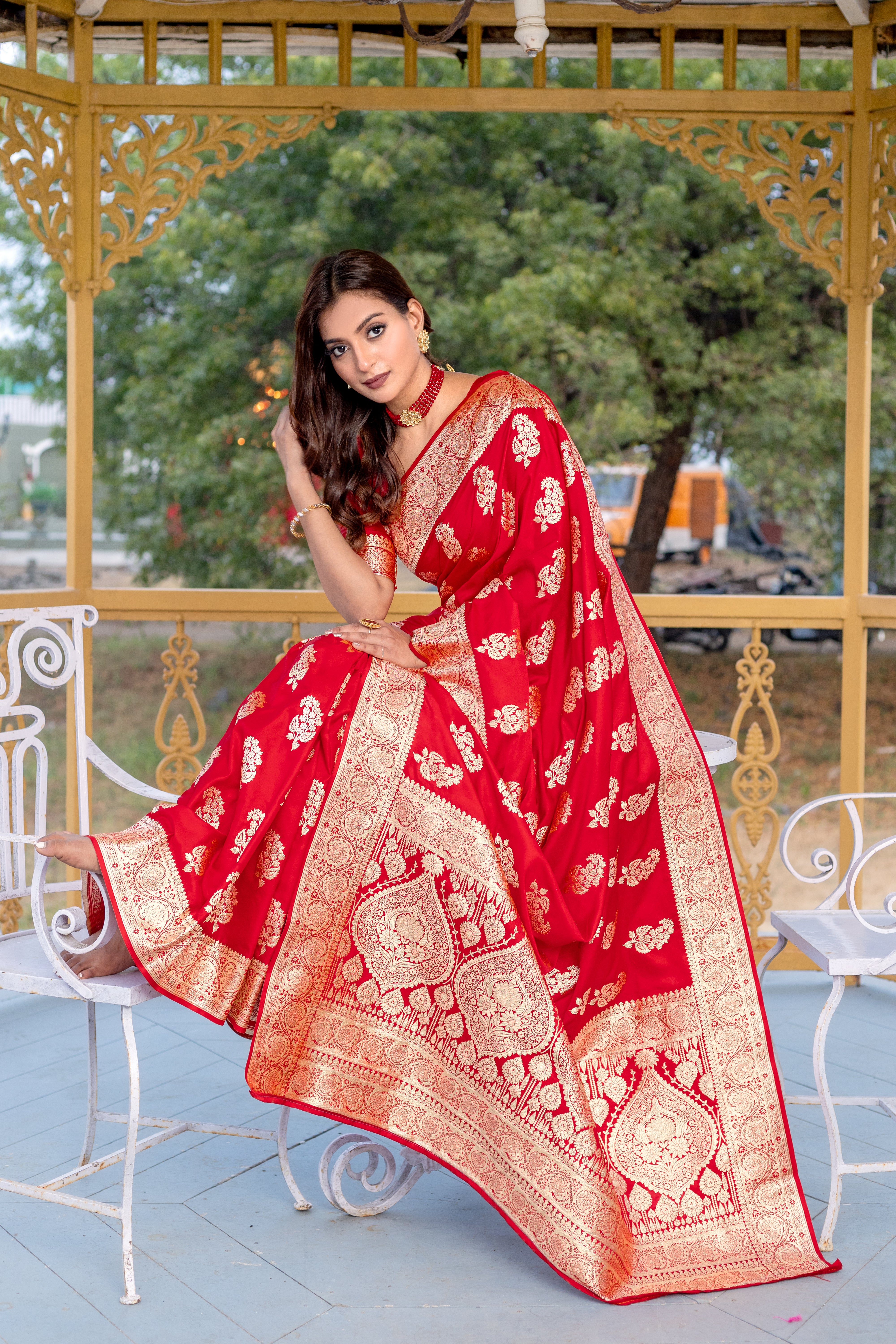 Slatted blinds Red Zari Twisted Banarasi Satin Silk Saree
