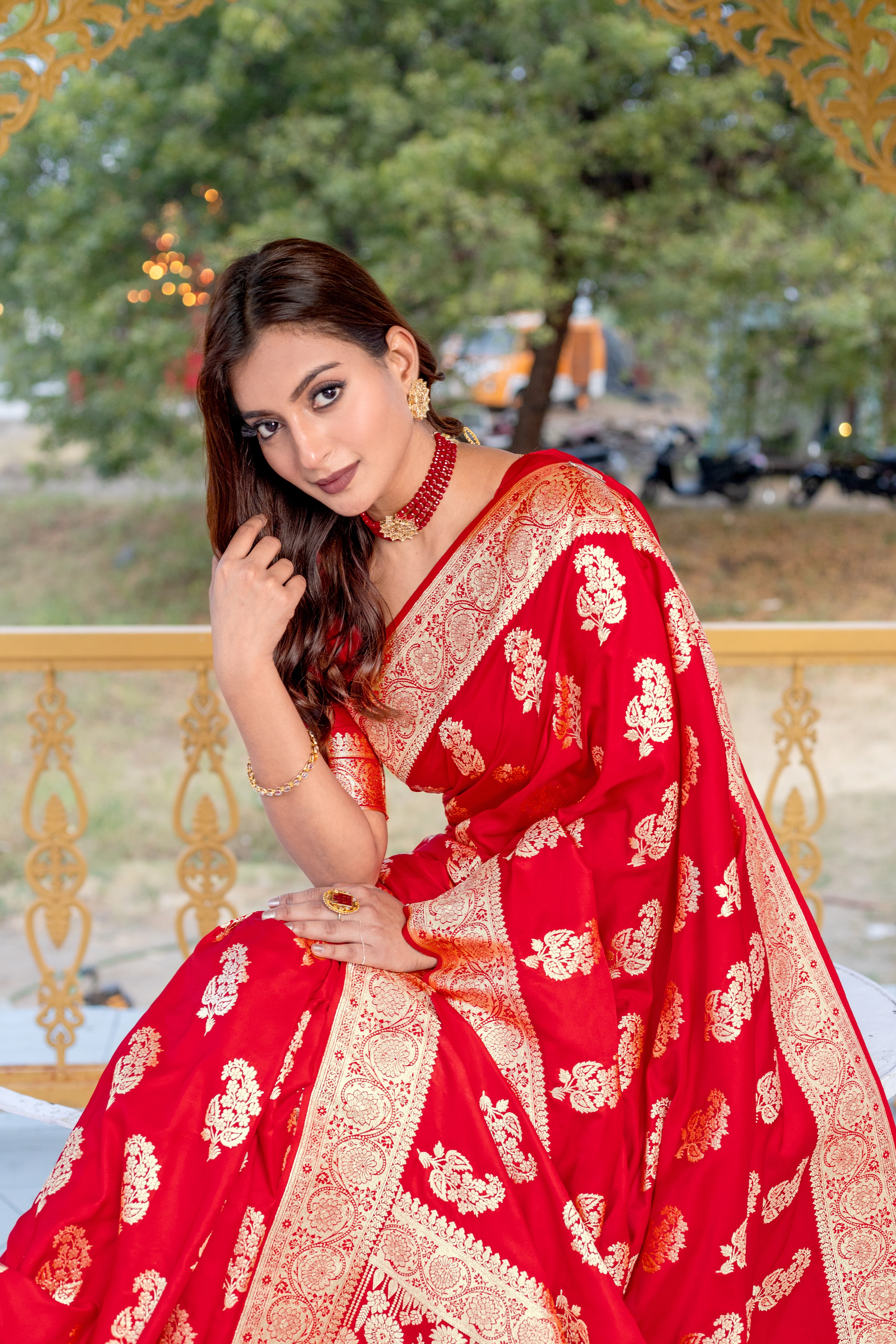 Slatted blinds Red Zari Twisted Banarasi Satin Silk Saree