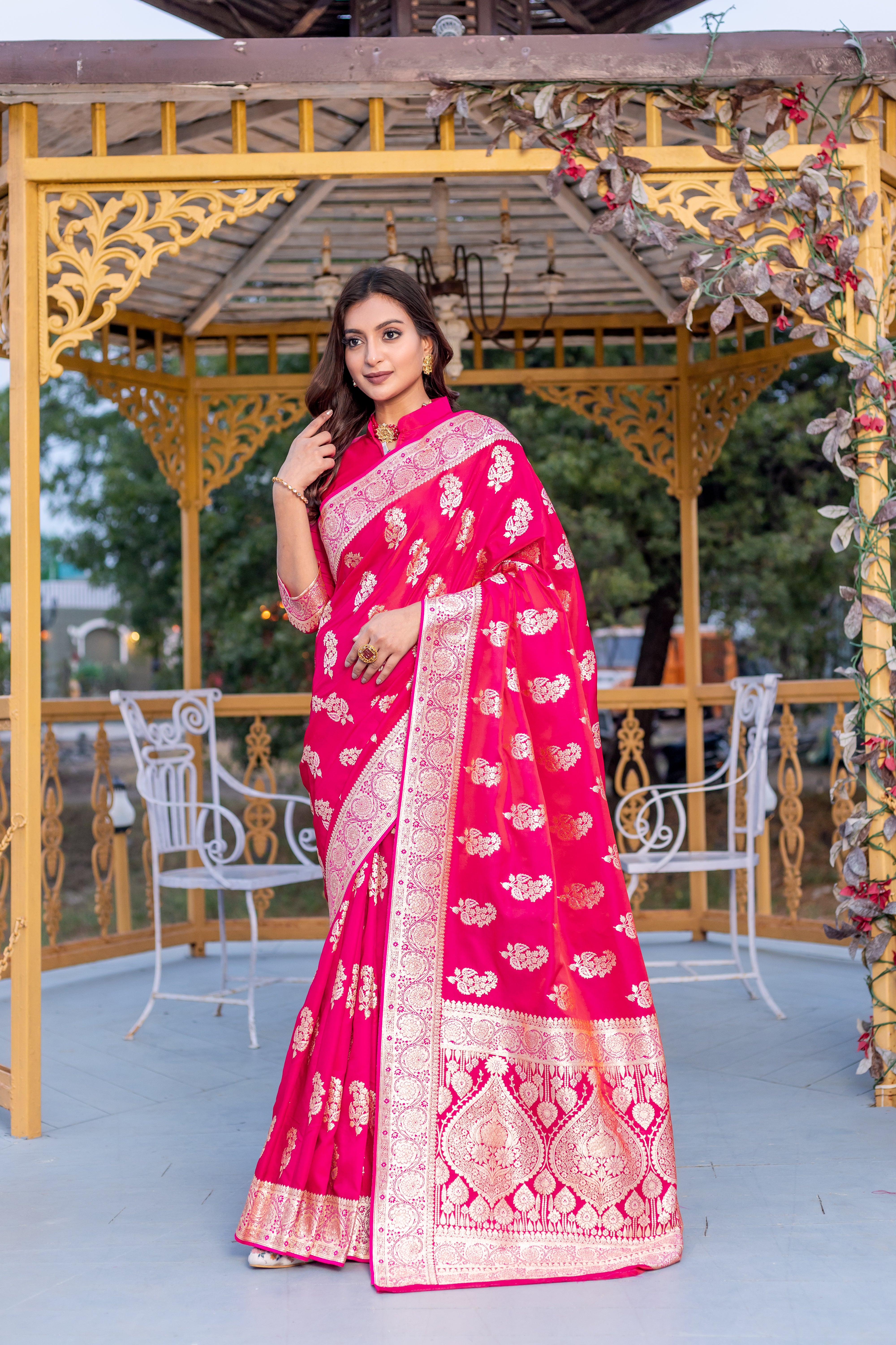 Slatted blinds Pink Zari Warped Banarasi Satin Silk Saree