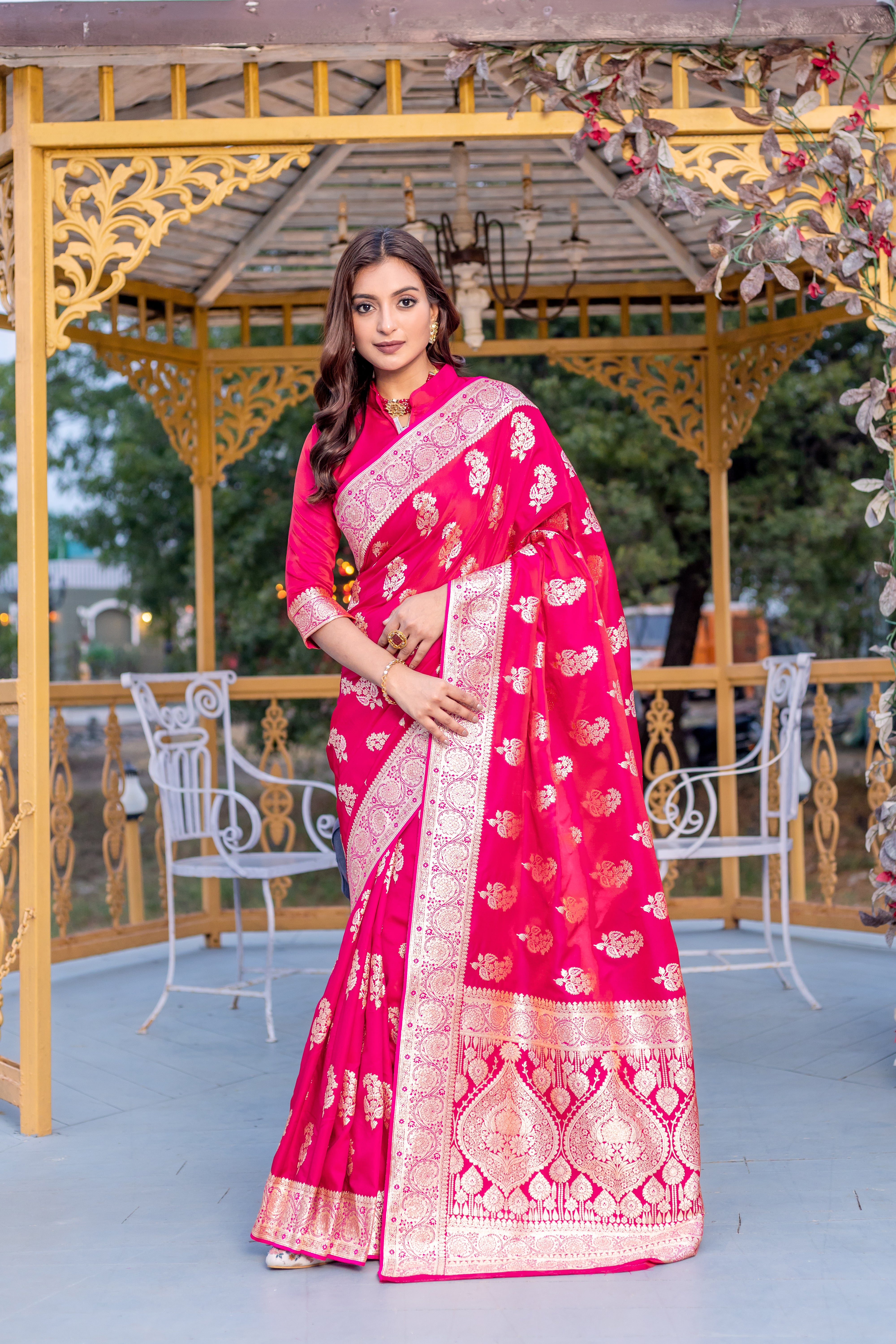 Slatted blinds Pink Zari Warped Banarasi Satin Silk Saree