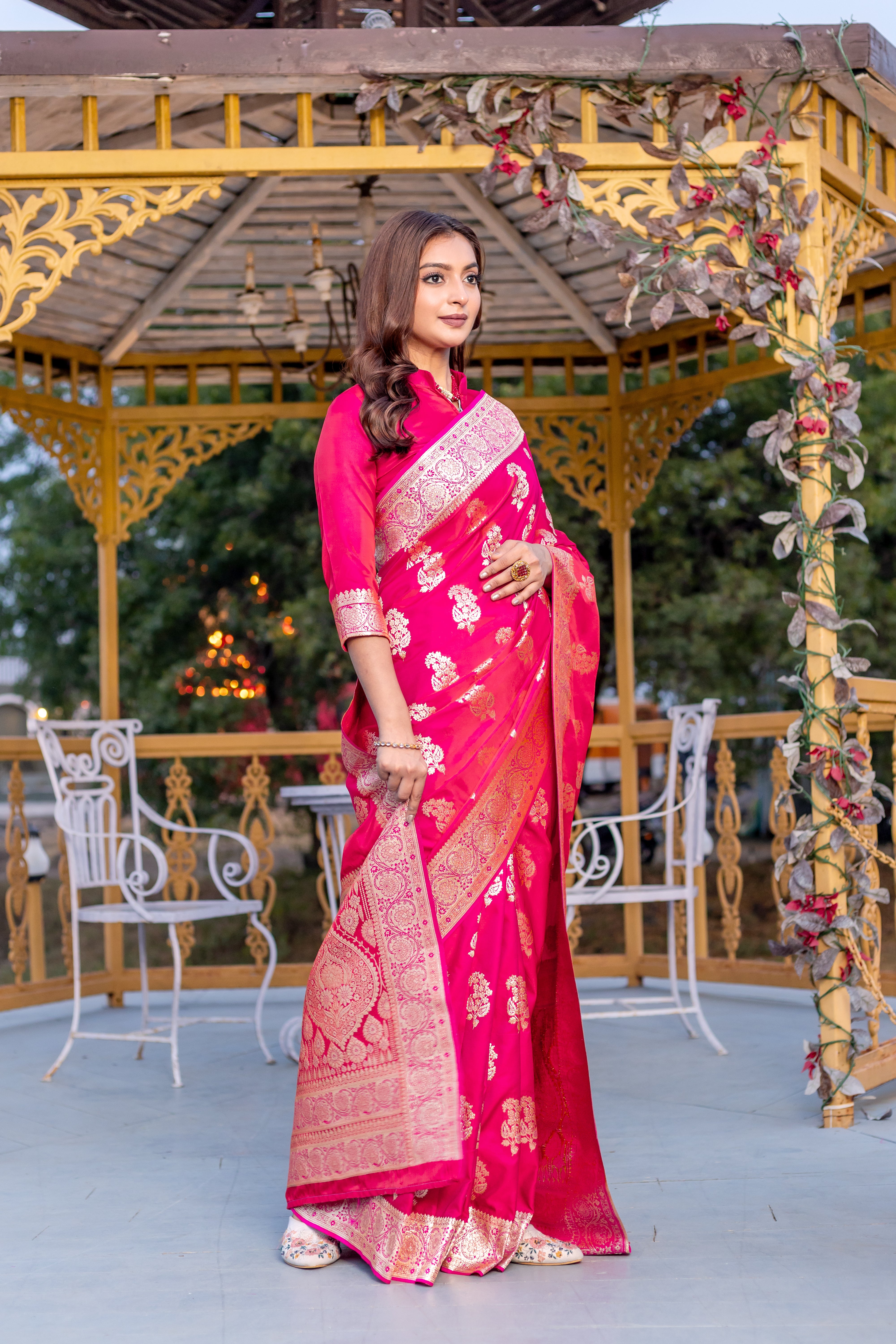 Slatted blinds Pink Zari Warped Banarasi Satin Silk Saree