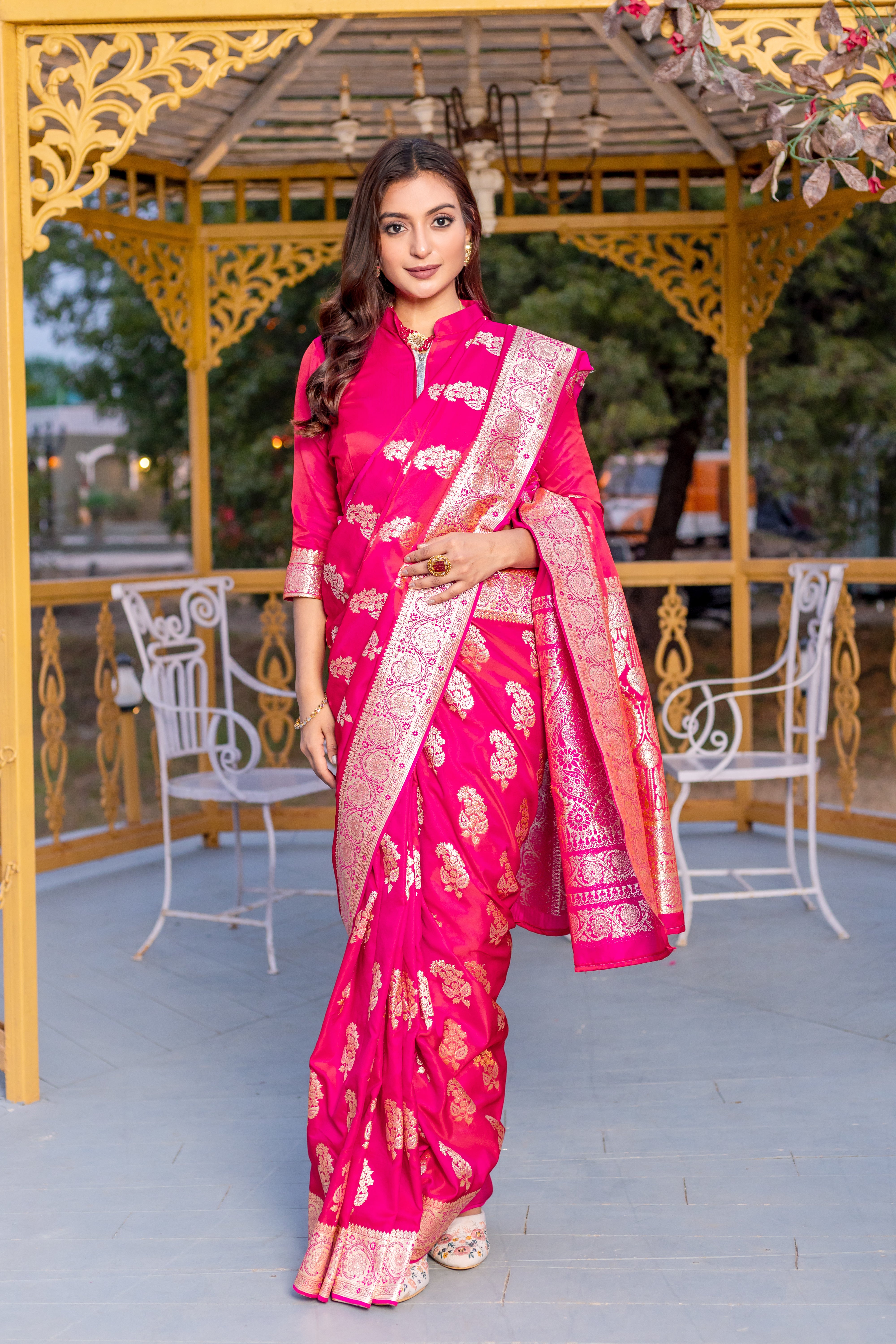 Slatted blinds Pink Zari Warped Banarasi Satin Silk Saree