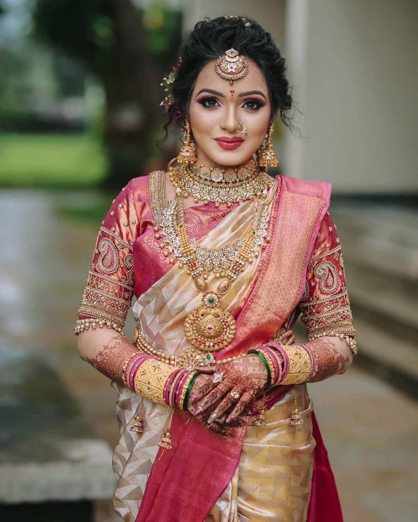 Stunning Beige Soft Silk Weaving Saree
